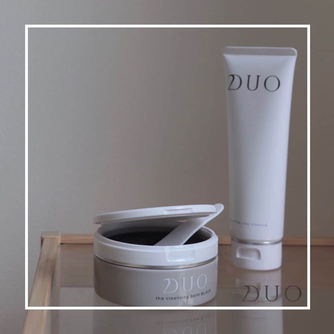 D.U.O.（デュオ）さんのインスタグラム写真 - (D.U.O.（デュオ）Instagram)「﻿ ﻿ 美容系インフルエンサー の @kuroneko_m4 さんにDUOを使用していただきました💐紹介するのは、夏のダメージ肌におすすめのあのアイテム。﻿ .﻿ .﻿ ◯ @kuroneko_m4 さん﻿ ﻿ ◯肌タイプ／乾燥肌﻿ ﻿ ◯最近の肌悩み／お肌のゴワツキ、角質、毛穴﻿ ﻿ ◯DUOの中のお気に入り製品／ザ クレンジングバーム ブラック﻿ ﻿ ◯ザ クレンジングバーム ブラックのおすすめポイント﻿ とろけるようなテクスチャーでメイクがスルスルと浮き上がり、洗い流した後もつっぱらずスベスベな洗い上がりで気に入っています。汚れを吸着＆角質を溶かし出してくれるので、毛穴が気になっている方にもおすすめ！W洗顔不要なところも嬉しいポイントです。﻿ .﻿ .﻿ クレンジングしながら毛穴ケアを叶えてくれるのは嬉しいですよね✨﻿ 皆様も是非ご使用いただきご感想をお聞かせください🙋‍♀️﻿ ﻿ #DUO #デュオ #DUOコスメ #デュオザクレンジングバームブラック﻿ #クレンジングバーム#デュオザクレンジングバーム #メイク落とし #クレンジング #角質ケア #w洗顔不要 #毛穴汚れ #マツエクOK #アラサー美容 #スキンケア好き #トーンアップ #おこもり美容 #おうち美容 #ホームケア #ツヤ肌 #スキンケア購入品 #毛穴対策 #毛穴ケア #スキンケア好き #おすすめスキンケア」9月16日 18時07分 - duo_cosme