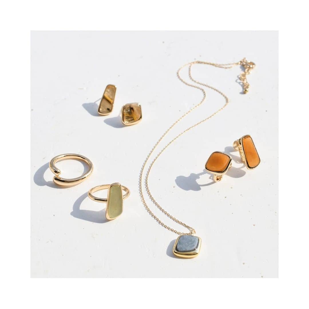 コレカウのインスタグラム：「New Arrivals 天然石コレクション♪ ㅤㅤㅤㅤㅤㅤㅤㅤㅤㅤㅤㅤㅤ ㅤㅤㅤㅤㅤㅤㅤㅤㅤㅤㅤㅤㅤ ナチュラルストーン × メタル セット リング ¥1,870(in tax) ㅤㅤㅤㅤㅤㅤㅤㅤㅤㅤㅤㅤㅤ ㅤㅤㅤㅤㅤㅤㅤㅤㅤㅤㅤㅤㅤ ㅤㅤㅤㅤㅤㅤㅤㅤㅤㅤㅤㅤㅤ ㅤㅤㅤㅤㅤㅤㅤㅤㅤㅤㅤㅤㅤ #大人アクセ #アクセ大好き #重ね付けリング ＃メタルリング #天然石 #2020AW #Autumnfashion #GOLDY_acce #보석 #首飾  #액세서리 #配飾 #アクセサリー #accessories #大人女子 #大人カジュアル #通勤コーデ #キレイ目コーデ #カジュアルコーデ #カジュアルファッション #シンプルコーデ #ladysfashion  #fashion #chao_app #zozotown #perky_room」