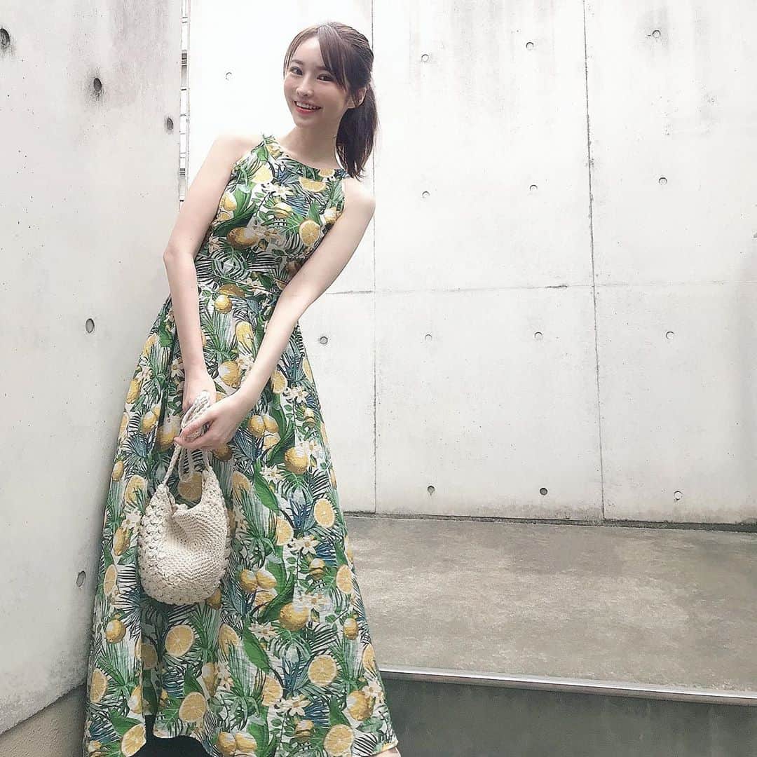 Machikoさんのインスタグラム写真 - (MachikoInstagram)「レモンワンピース🍋👗 #fashion  #onepiece : @chicwish @chicwish.japan  #bag : @justone_jp」9月16日 18時22分 - machiko.06