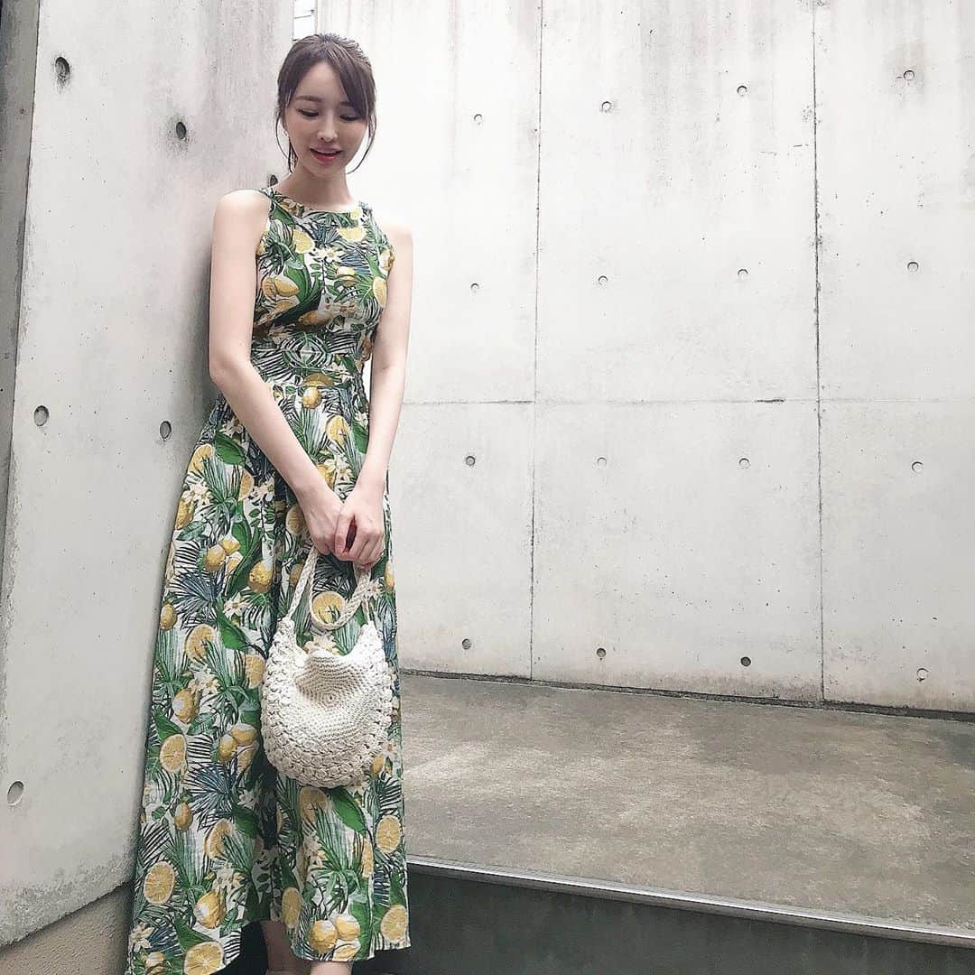Machikoさんのインスタグラム写真 - (MachikoInstagram)「レモンワンピース🍋👗 #fashion  #onepiece : @chicwish @chicwish.japan  #bag : @justone_jp」9月16日 18時22分 - machiko.06