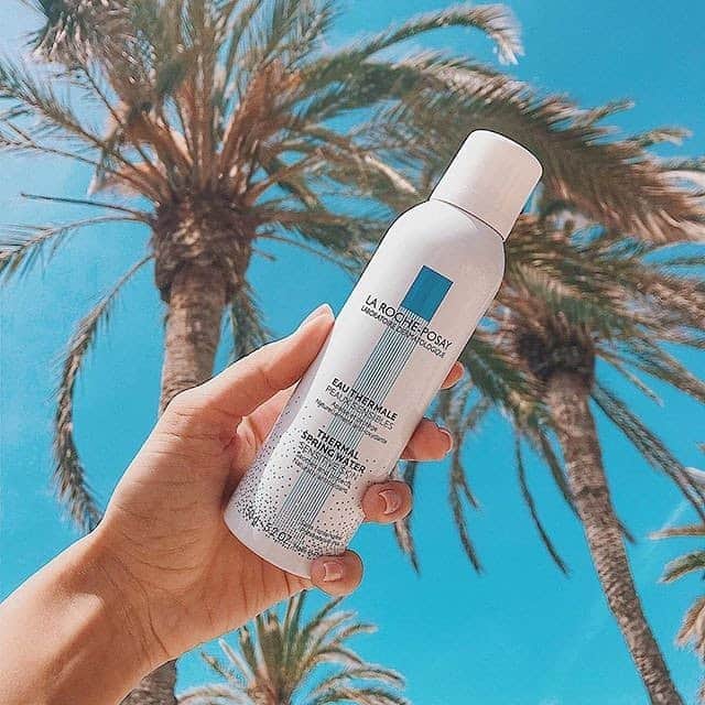 LA ROCHE-POSAY JAPAN ラロッシュポゼのインスタグラム：「＼ 日やけ後のほてった肌にも ／ . 紫外線が強く、まだまだ油断できない9月の日差し。 #ターマルウォーター は日焼け後のほてった肌にもぴったりなミスト化粧水。 . きめが細かく均一でやさしい感触のミストで、日焼けした肌を和らげ落ち着かせてくれます。 太陽の下で過ごした後はこのターマルウォーターでさっぱりしませんか？🌿 . 気になる方はぜひ商品ボタンをクリックして詳細をチェックしてみてください！ 使い心地の感想や、気になることなどもコメントお待ちしてます🏝 . ターマルウォーター  100g 1,650円(税込) / 150g 2,420円(税込) / 300g 3,630円(税込) . #ラロッシュポゼ #larocheposay #乾燥肌 #敏感肌 #敏感肌対策 #スキンケア #低刺激 #敏感肌コスメ #保湿対策 #保湿ケア #乾燥対策 #基礎化粧品 #コスメ好きさんと繋がりたい #コスメ紹介 #コスメ好き #ツヤ肌 #コスメ情報 #ミスト化粧水 #美肌レシピ #美肌作り #肌荒れ改善 #素肌感 #素肌美人 #素肌美 #シートマスク #スキンケアマニア #肌メンテナンス #肌断食 #デイリースキンケア」