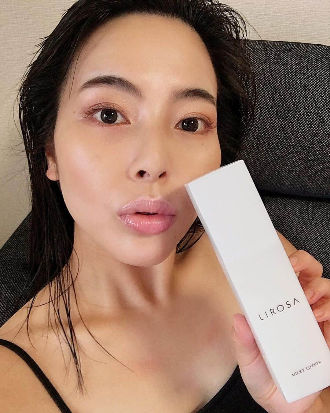 松崎夕さんのインスタグラム写真 - (松崎夕Instagram)「・ ＬＩＲＯＳＡ products work really good☺︎ ・ ・ #lirosa #lotion #lirosamilkylotion #リローザ #リローザミルキーローション #化粧液 #スキンケア商品 #Dj #DJYOUMATSUZAKI #YOUMATSUZAKI #Tokyo #Japan #Club #Music #Hiphop #Japanesedj #Asiandj #Djlife」9月16日 18時29分 - djyoumatsuzaki