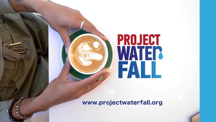 ジョディ・ウィリアムズのインスタグラム：「‼️i am very proud to be a supporter of @project_waterfall ‼️  as both a coffee lover & humanitarian I knew I had to support Project Waterfall, the more I learn and educate myself on the coffee farming industry the more I realised I had to do what I could to support the communities.   in many coffee farming communities they don’t have access to clean drinking water and it becomes the job of the women & girls to walk for hours a day to collect water from the closest well.   Project Waterfall brings clean water, sanitation and education to these communities. Having access to clean water changes so many things. Child mortality rates drop and girls & women have more time so can therefore spend more time in school and even start their own businesses.」