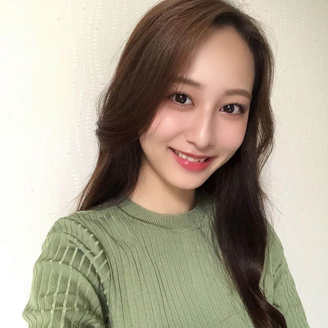 池田星来のインスタグラム：「. ピスタチオ好きだけど ピスタチオカラーは似合わなくて 一回だけ着て終わったので記念に😂」