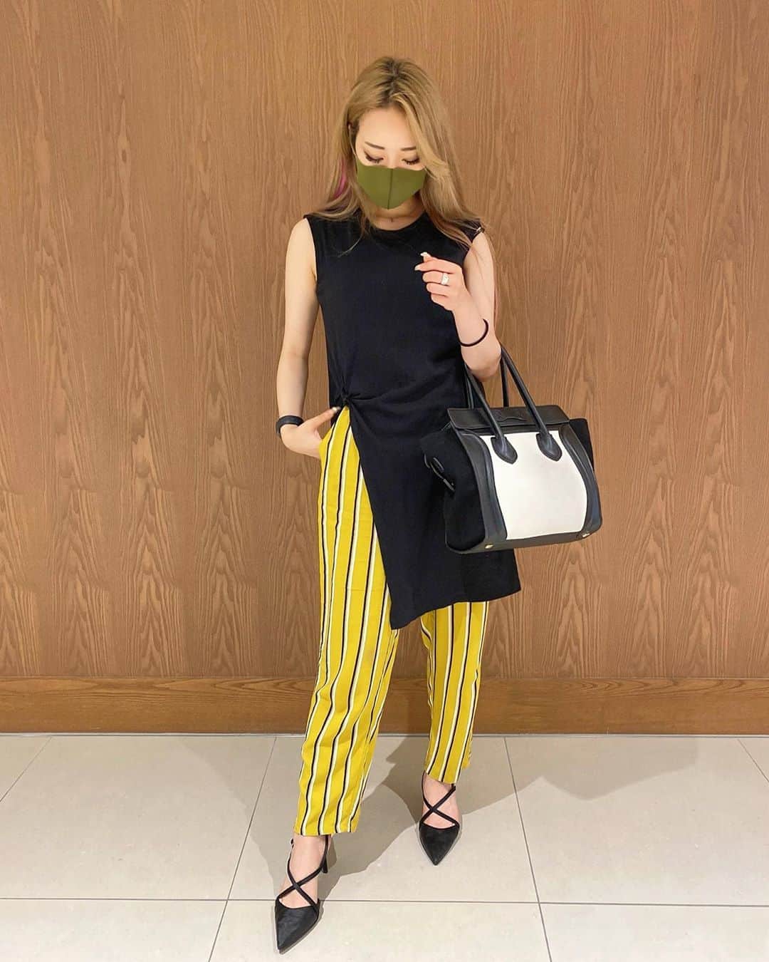 のインスタグラム：「トップスのシルエットがすき💛 ちょっと派手なイエローパンツも 程よく見え隠れする優れ物。💛 . . .」