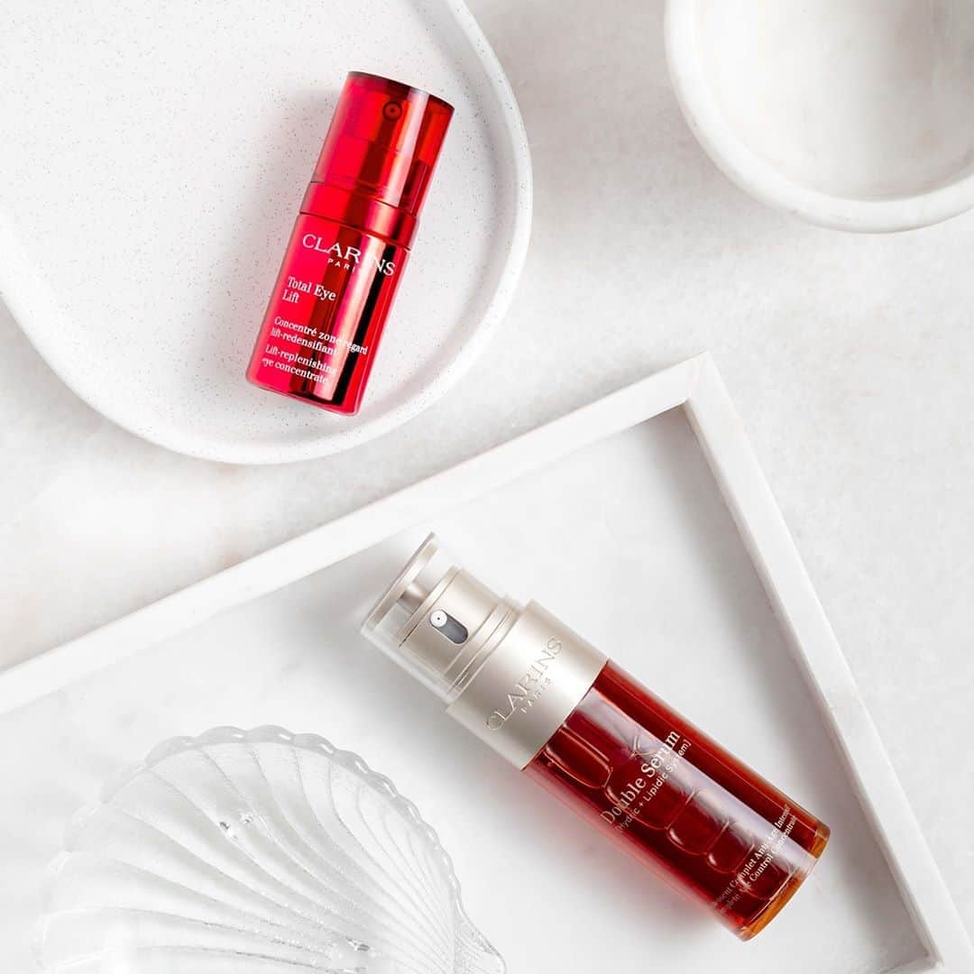 Clarins Australiaさんのインスタグラム写真 - (Clarins AustraliaInstagram)「New to eye care, or just not sure how to incorporate Total Eye Lift into your current skincare routine? 👀 Look no further…⁣ ⁣ 1️⃣ Cleanse & Tone - Always cleanse & prep skin before creams, lotions & potions for optimal absorption of products⁣ 2️⃣ Lift & Smooth with Total Eye Lift - Always apply your eye cream first as your eyes have the most delicate and fragile skin on your face.⁣ 3️⃣ Revitalise & Nourish with Double Serum - The iconic serum will stimulate the 5 vital functions of the skin for a more youthful and radiant complexion.⁣ 4️⃣ Moisturise - to suit your skin’s concerns with Hydra-Essentiel, Multi-Active, Extra-Firming, Super Restorative or Nutri-Lumiere⁣ ⁣ 🤷🏻‍♀‍ Not sure which moisturiser to choose? ☎️ Book yourself in for Clarins & Me phone consultation via the link in our bio, or just send us a DM 📲⁣ ⁣ #ClarinsAus #ClarinsSkincare   @danibarrois」9月16日 19時00分 - clarinsanz
