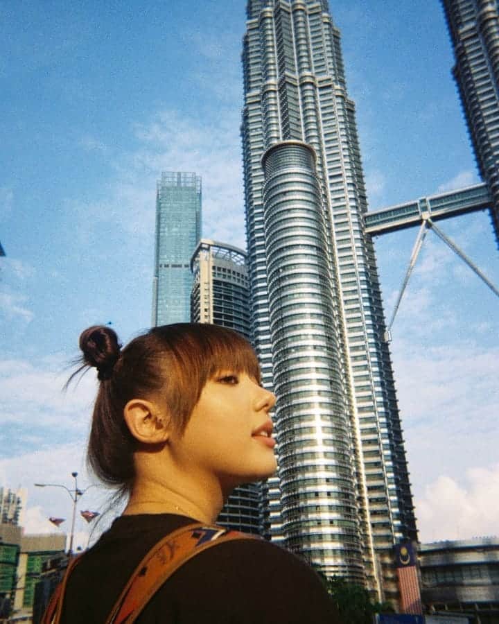 ヤンニーン・ワイゲルのインスタグラム：「Happy Malaysia Day!🇲🇾 I’m glad I get to celebrate this holiday with you for the first time...wishing all Malaysians a happy holiday & please stay safe! ❤️」