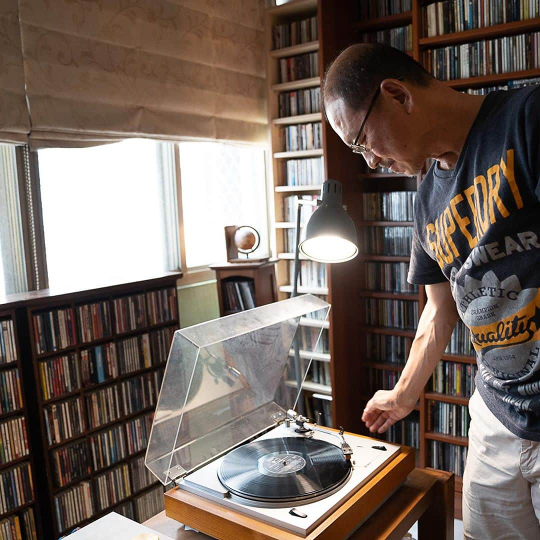 HereNowさんのインスタグラム写真 - (HereNowInstagram)「Used record store well known among music fans across Taiwan  📍：Abbey Road Record Store（Kaohsiung）  "I love being here at Abbey Road Record Store, in a cosy space surrounded by records and music. Whenever I come here I meet someone who shares my taste in music, and I’m reminded that music really is an oasis from real life." ChengHang Chiu  #herenow #herenowkaohsiung #wonderfulplaces#travelawesome #traveladdict #igtravel #vinyloftheday #recordcollection #vinylcollection #vinylporn #instavinyl #vinylcollector #vinyladdict #musicbar #turntabe #recordbar #fukuoka #instajapan #japantour #explorejapan #kaohsiung #kaohsiungcity #kaohsiungfood #高雄 #台湾旅行 #台灣 #iseetaiwan #exploretaiwan #vscotaiwan」9月16日 19時13分 - herenowcity