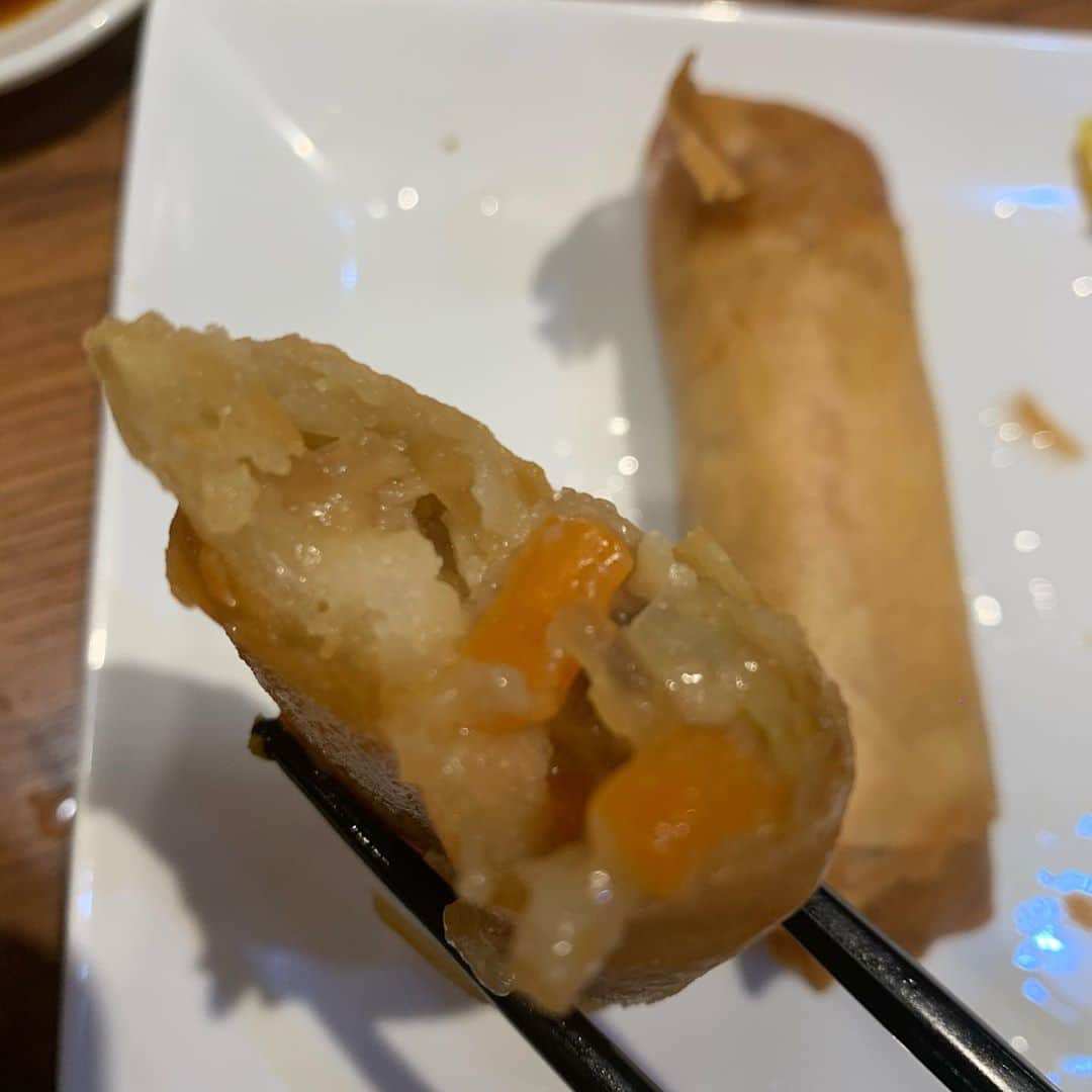 gram住道オペラパーク店さんのインスタグラム写真 - (gram住道オペラパーク店Instagram)「この店は出てくるのんめちゃくちゃ早いし、遅くまで空いてるし、安いし、うまいから山本かなりの頻度で行ってます。是非お近くの方は行ってみて下さい。麻婆豆腐と、坦々麺は絶品です！　やまろぐ3.65  #中華#長堀橋中華#坦々麺#麻婆豆腐  #陳麻家#陳麻家長堀橋店#やまろぐ」9月16日 19時15分 - yamarogu_official