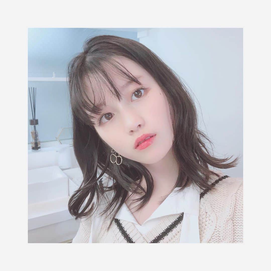 河村果歩さんのインスタグラム写真 - (河村果歩Instagram)「🌈🍒 ・ ・ ニコラ10月号秋ブランド服オフショ❣️ ラブトキシックさんを担当させて頂きました✨ ・ ・ 撮影前に撮ったのでリボン結んでいないのですが…結んでいないとカッコ良さが出て結ぶとガーリーで可愛いトップスでした😍💕 ・ ・ 他にも可愛いアイテムがたっくさんあってコーデを組むのが楽しかったです🥰 ・ ・ 紙面でも是非チェックして下さい❤︎ ・ ・ ・ #河村果歩 #果歩の大人化計画書  #ニコラ #ニコモ  #LOVETOXIC さん🥰 @lovetoxic_official  #ニットベスト #ガーリーコーデ #プリーツスカート #さくらんぼイヤリング  #かがみごし撮影 にハマってます💖」9月16日 19時18分 - kawamura_kaho_official