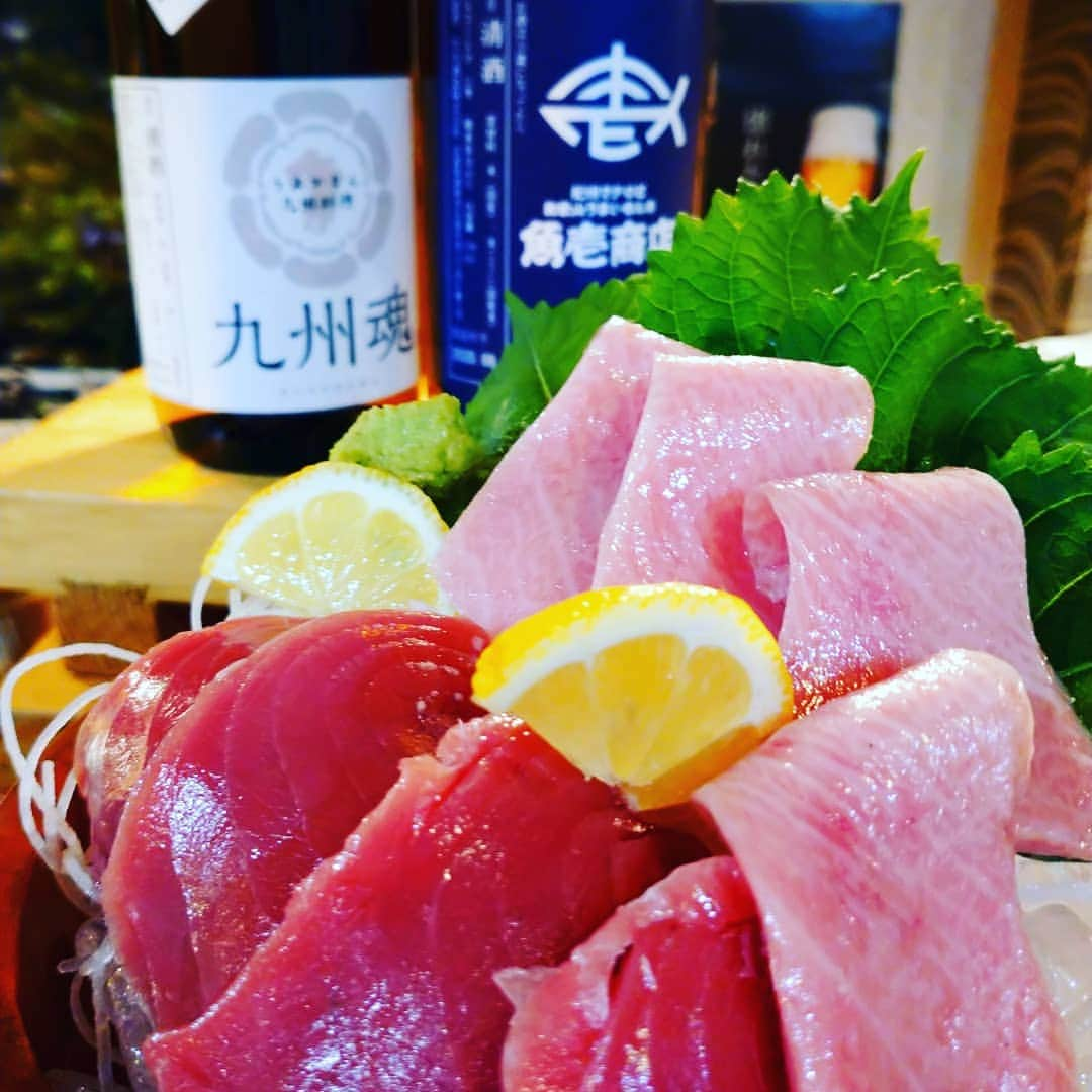 魚壱商店 天王寺店さんのインスタグラム写真 - (魚壱商店 天王寺店Instagram)「お疲れ様です！  マグロといえば#魚壱商店！  モツ鍋といえば#九州魂天王寺！  よろしくお願いいたします🙇  #本マグロの#大トロ、#中トロ盛りです！  #天王寺居酒屋#阿倍野居酒屋#裏阿倍野#海鮮居酒屋#マグロ料理#和歌山#仕事が終わったら#魚壱商店 #モツ鍋#九州魂#コロナ嫌い」9月17日 0時46分 - uoichishouten