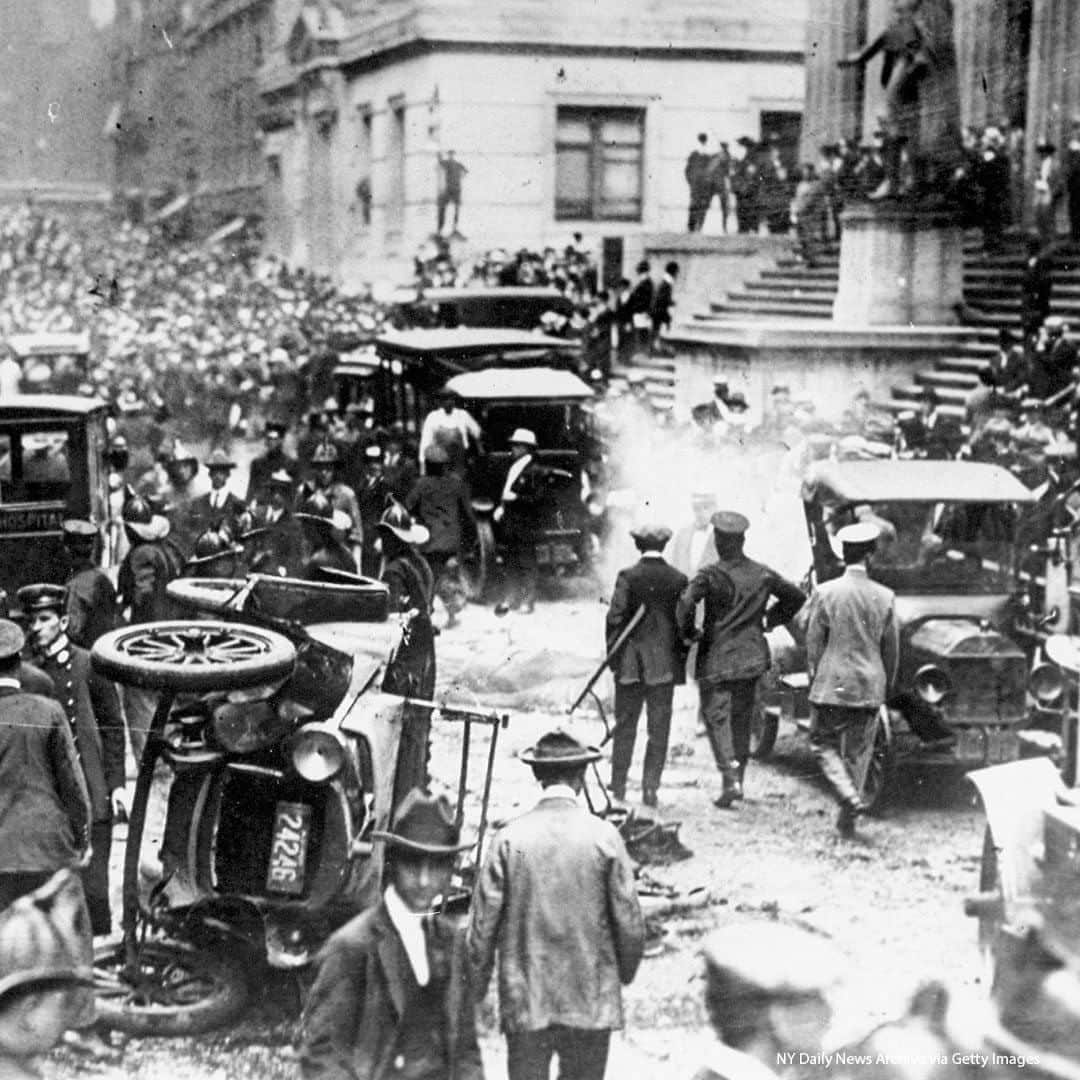 ABC Newsさんのインスタグラム写真 - (ABC NewsInstagram)「ON THIS DAY: In 1920 a bomb attack on Wall Street in New York City killed 38 people and left hundreds injured. The people behind the bombing were never caught. #wallst #bombing #history」9月16日 19時35分 - abcnews