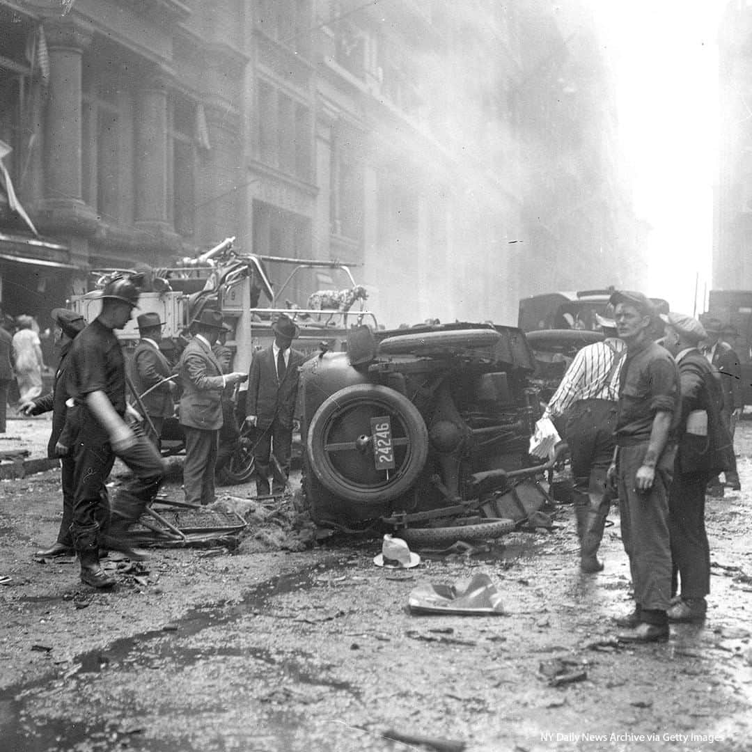 ABC Newsさんのインスタグラム写真 - (ABC NewsInstagram)「ON THIS DAY: In 1920 a bomb attack on Wall Street in New York City killed 38 people and left hundreds injured. The people behind the bombing were never caught. #wallst #bombing #history」9月16日 19時35分 - abcnews