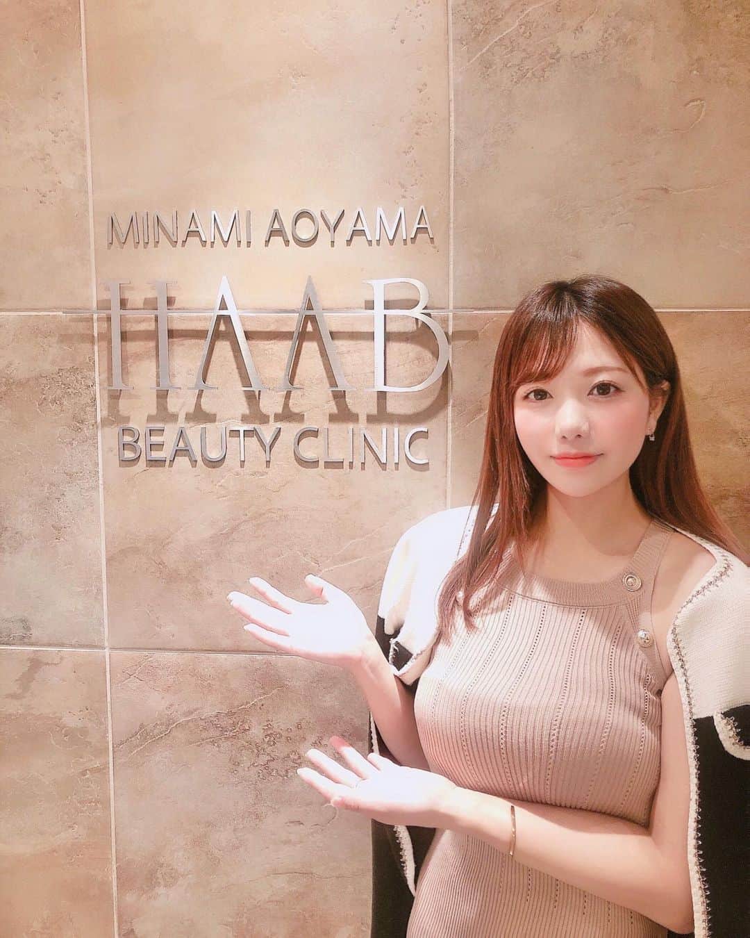 のインスタグラム：「HAAB @haab_offical で人参注射を打ってきました🥕  人参注射って初めて聞いたんだけど、HAABにしか権利のない注射で高麗人参を主成分とした脂肪燃焼注射なんだって✨  わたしはフェイスラインにやったよ🌸 顔だけじゃなくて体にも施術可なので、部分痩せによさそう✨  院内はすごくオシャレでクリニックとは思えないような素敵な空間でした💕  感染対策も万全で安心して施術できたよ☺️  ワンピースは @peonycoco_  です👗  #haab #人参注射 #高麗人参 #脂肪燃焼 #痩身 #ダイエット #diet #外苑前 #青山 #美容 #美容クリニック」