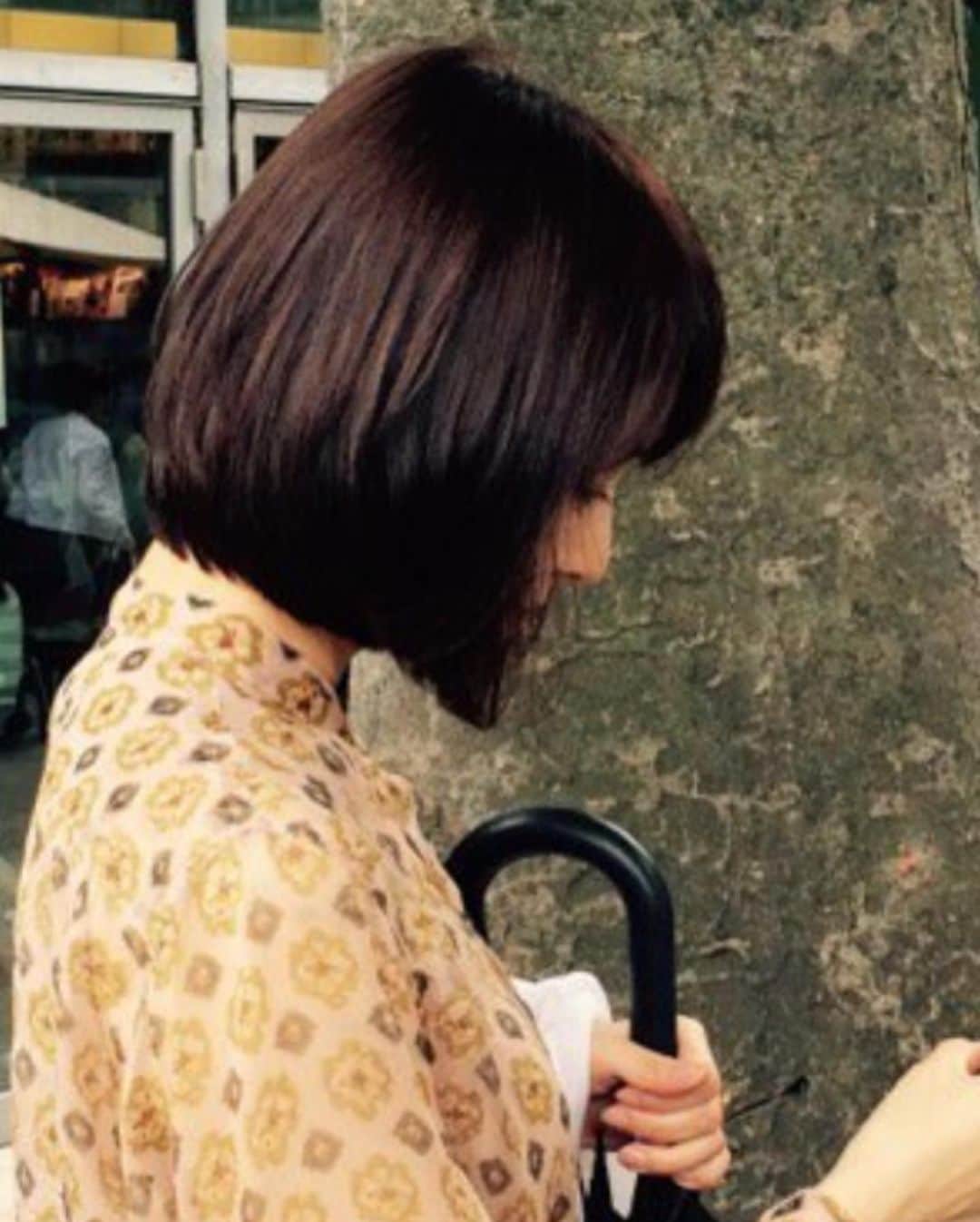 石田ゆり子さんのインスタグラム写真 - (石田ゆり子Instagram)「5年ほど前からのわたしの 髪型遍歴をなんとなく 綴ってみました… 役によって髪型を少しずつ変えてきたつもりなのですが👀 やはり、数年前でも、今より顔が若い。当たり前👀😂 髪の毛って伸びるので ほんとは思いっきり短くしてみたい…といつも思ってます。」9月16日 19時42分 - yuriyuri1003