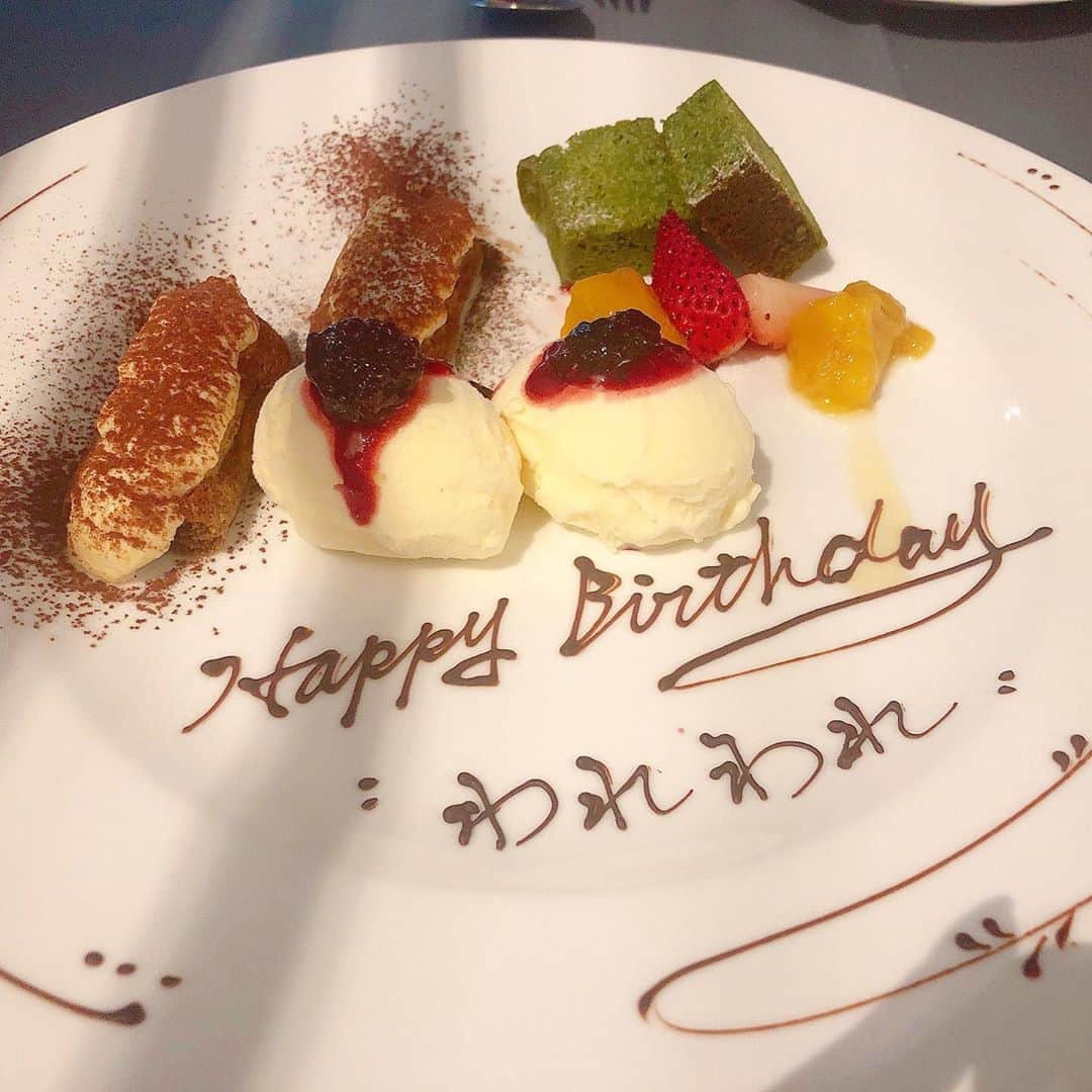 中川知香さんのインスタグラム写真 - (中川知香Instagram)「👯‍♀️ 今年も親友と我々の誕生日会できました。  電話でバースデープレートお願いするとき「我々で」って言うの結構恥ずかしかった。  #我々の誕生日は5月 #まさかのわれわれ  #中川知香」9月16日 19時50分 - chikanakagawa_official