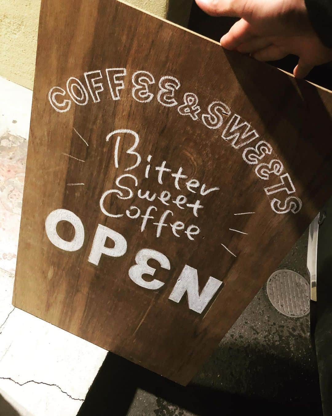 橋本塁さんのインスタグラム写真 - (橋本塁Instagram)「今日は搬入直後にダッシュで東豊線に乗り込み福住駅へ！claxoncoffeeさんの定休日を利用した「間借りコーヒー屋さん」の「Bitter Sweet Coffee」さんへ！めちゃくちゃ美味しいドリップコーヒー☕️飲んで最高でした！次回は9月30日！コーヒー好きは是非チェックをば！ #coffee #coffeetime #コーヒー #コーヒーのある暮らし #コーヒー好きな人と繋がりたい #札幌　#札幌コーヒー #sapporocoffee」9月16日 19時58分 - ruihashimoto
