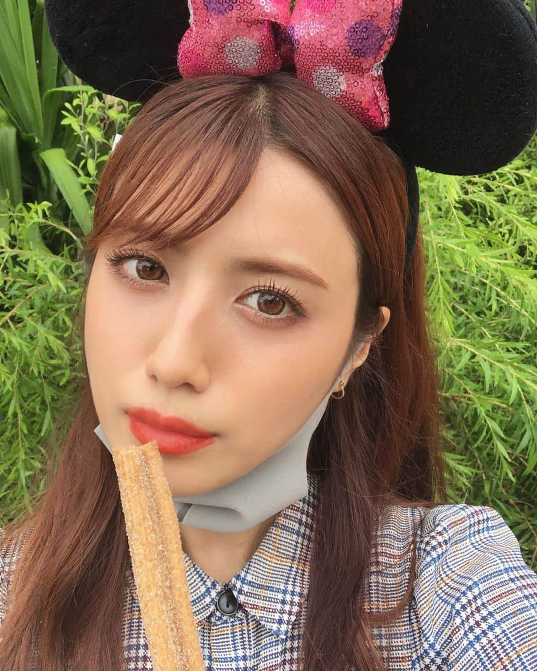 御子柴かなさんのインスタグラム写真 - (御子柴かなInstagram)「チュロスは永遠に食べ続けられますね。はい。😗😗😗 （湿気で髪の毛オワタ^_^）」9月16日 19時59分 - kanakana2510