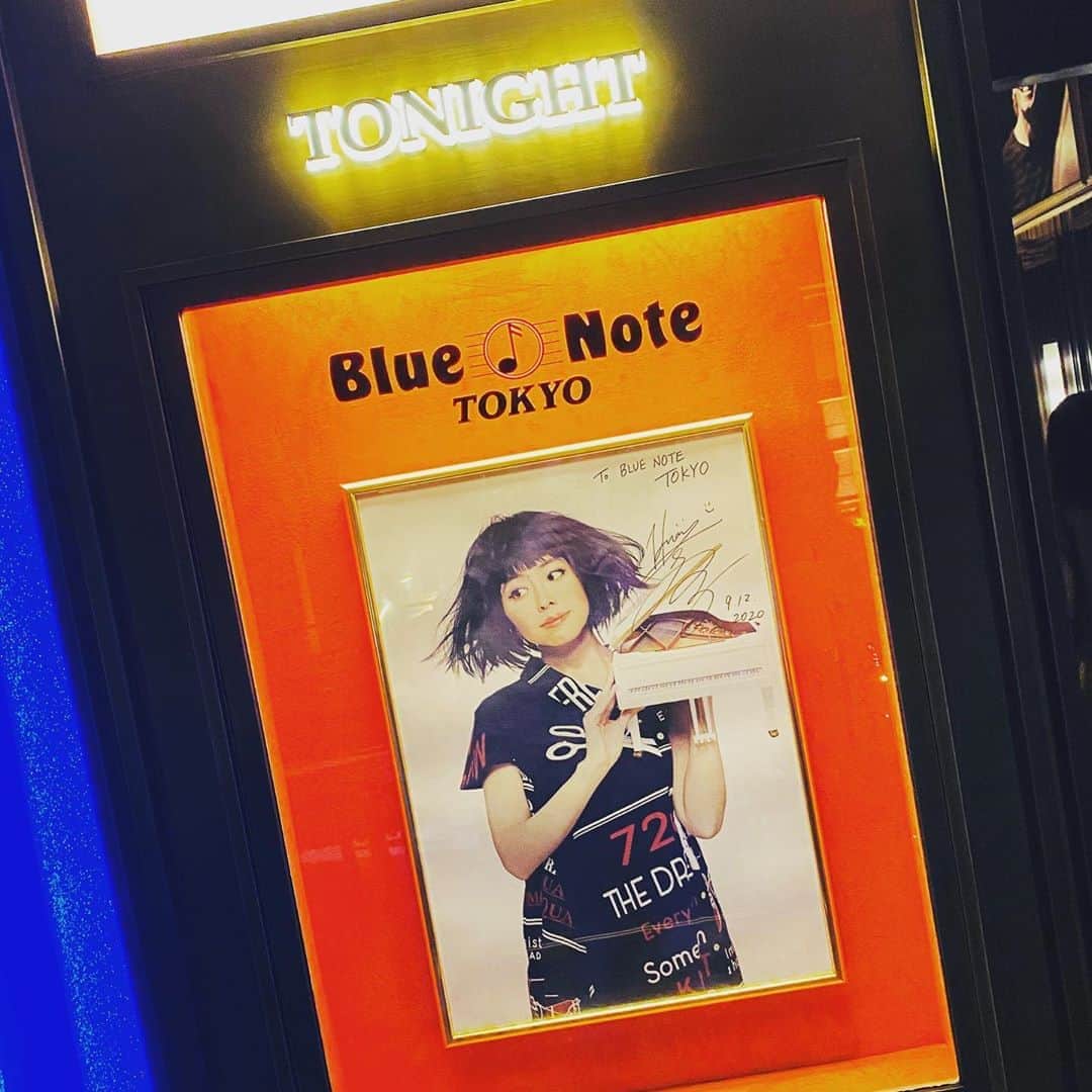 佐藤尚之のインスタグラム：「今宵、上原ひろみソロライブ。 心と身体の全てを開いて受け止める！  #上原ひろみ  #ブルーノート東京」