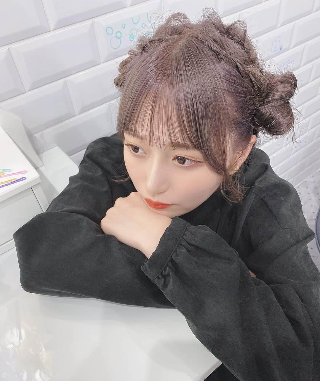 山本優菜さんのインスタグラム写真 - (山本優菜Instagram)「初ブリーチしました🥺🤍  すっごい可愛い色にしてくれた🥺 似合ってますかー( ´ • ·̫ • ` )  #ブリーチカラー #グレージュカラー #ミルクティーグレージュ」9月16日 20時12分 - yamamoto__yuna