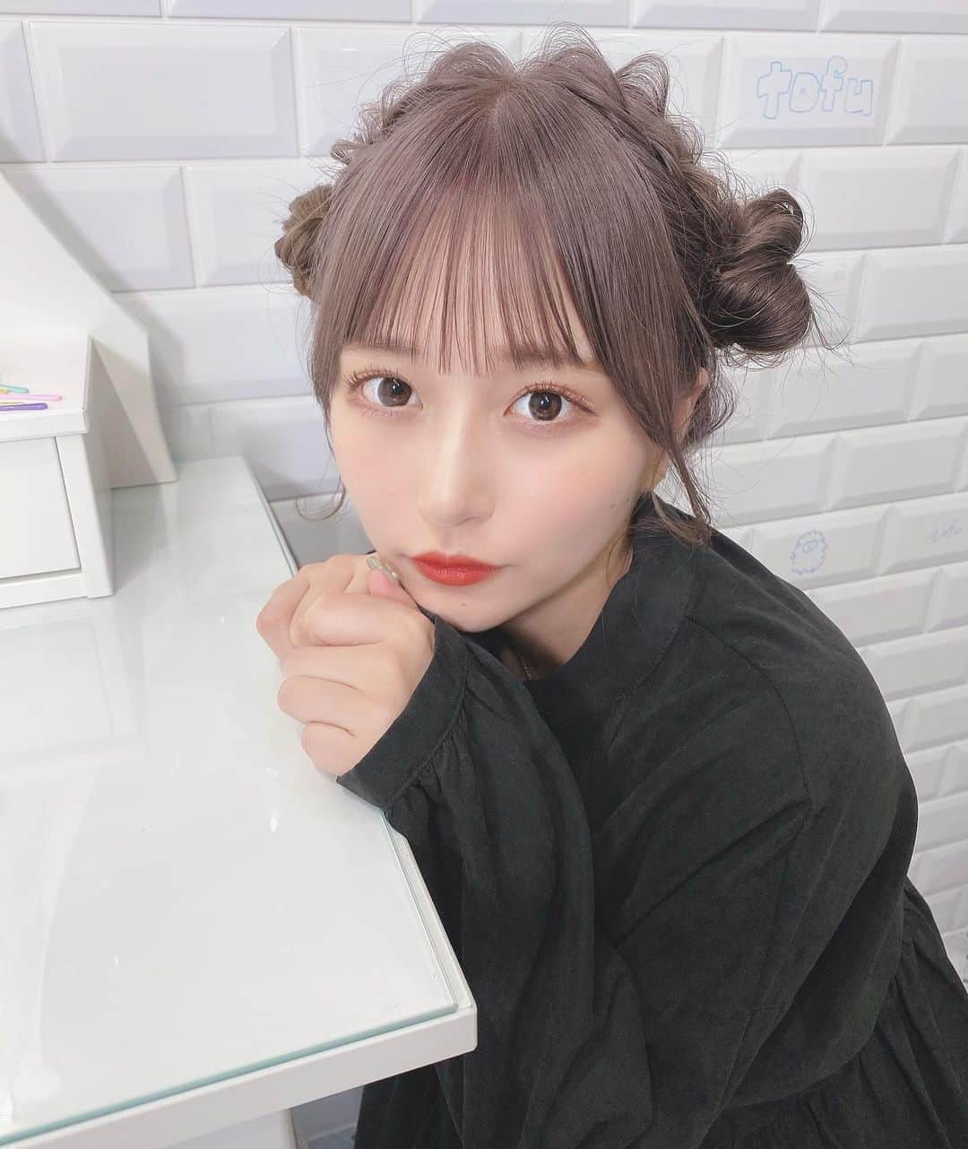 山本優菜さんのインスタグラム写真 - (山本優菜Instagram)「初ブリーチしました🥺🤍  すっごい可愛い色にしてくれた🥺 似合ってますかー( ´ • ·̫ • ` )  #ブリーチカラー #グレージュカラー #ミルクティーグレージュ」9月16日 20時12分 - yamamoto__yuna