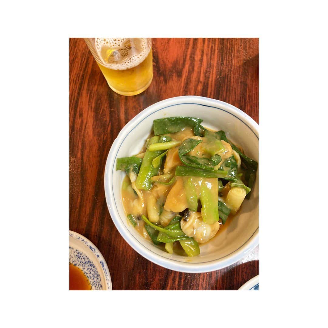 journaleatripさんのインスタグラム写真 - (journaleatripInstagram)「downtown public bath  仕事がちょっと早く終わったら 下町目指して銭湯へ。 . ほしよりこちゃんが描く銭湯絵は 男湯から女湯まで 絵巻物語りのように 生まれて、たくさんの手であやされ育てられ、 成長して出逢い恋して伴侶を得て家族を持つ。 そんな人の一生が猫とともに描かれている。 世代も超えてみんなで裸になって仲良く湯船に浸かればどの時代も同じ、"ア〜いい湯"だな。 . 眺めていたらほしよりこちゃんの内なる人柄も 重なり気持ちもほかほか温ったまる。 ご近所さんが羨ましい。  ご機嫌でそのまま下町巡り。  #tokyoeatrip #黄金湯」9月16日 20時04分 - eatripjournal