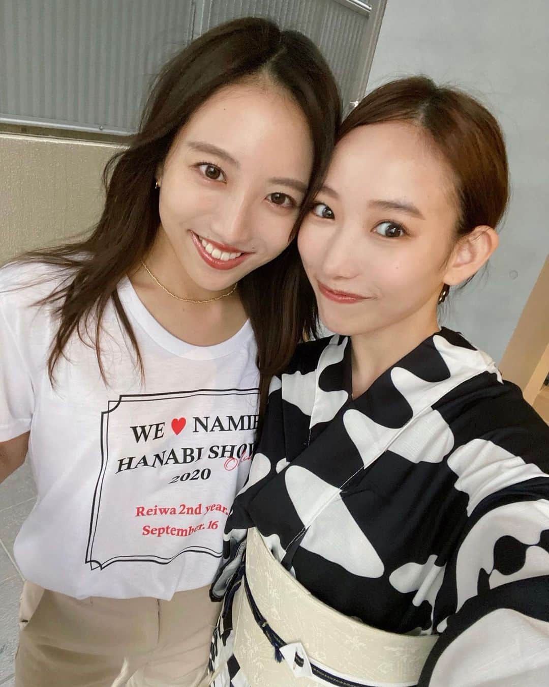 大野真昂のインスタグラム：「☺︎  M&R.Co 本日オープン致しました✨  安定の雨でしたが、逆に縁起がいい😂  初日から来てくださったお客様 本当にありがとうございました🙇🏻‍♀️💕  喜んでもらえて嬉しかった！🥺  そしてたくさんのお花もありがとうございます💐 サロンに大切に飾らせていただきます🤍  安室ちゃんのデビュー日に合わせて 9.16 OPEN にしたから今日はTシャツで施術🙌🏻笑 りこは浴衣のアムコスらしい。  また明日からも頑張るぞ〜！🌿  ------------------------------ 〒860-0848 熊本市中央区南坪井町5-27-1 ロマージュ上通並木坂404 ------------------------------  #安室奈美恵 #安室ちゃん #parafuse #パラフューズ #parafuse熊本 #小顔 #小顔エステ #小顔調整 #脳洗浄 #脳脊髄液 #マッサージ #脱毛 #脱毛サロン #ルミクス #ルミクス脱毛 #lumix脱毛 #レディース脱毛 #キッズ脱毛 #熊本脱毛 #mrco #エムアールドットコー #エステサロン #熊本サロン」