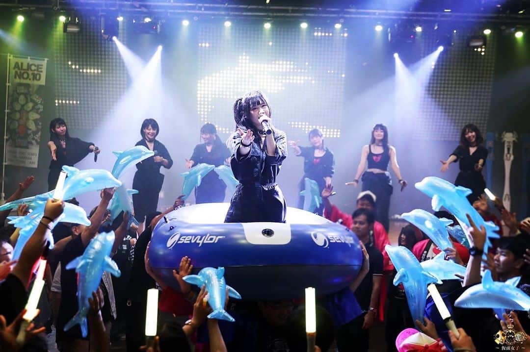 海月咲希のインスタグラム：「コメント返しを気まぐれにやっちゃう！期限は今日中よ！ #誕生日特別企画 #的な #コメント返し #気まぐれに返すよ #インスタでコメ返は初です」