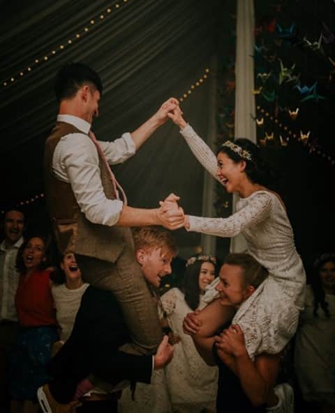 ミナのインスタグラム：「So excited to share with you Emily and Jesse's wedding story. Their wedding had several special features and they did a lot by themselves. If you're planning a DIY wedding, have a look what this couple came up with. 😍⁠  Emily wore our Cecile dress with lowered back neckline. It was the perfect style for her! ⁠ Photography: @poppymaltbyphotography ⁠」