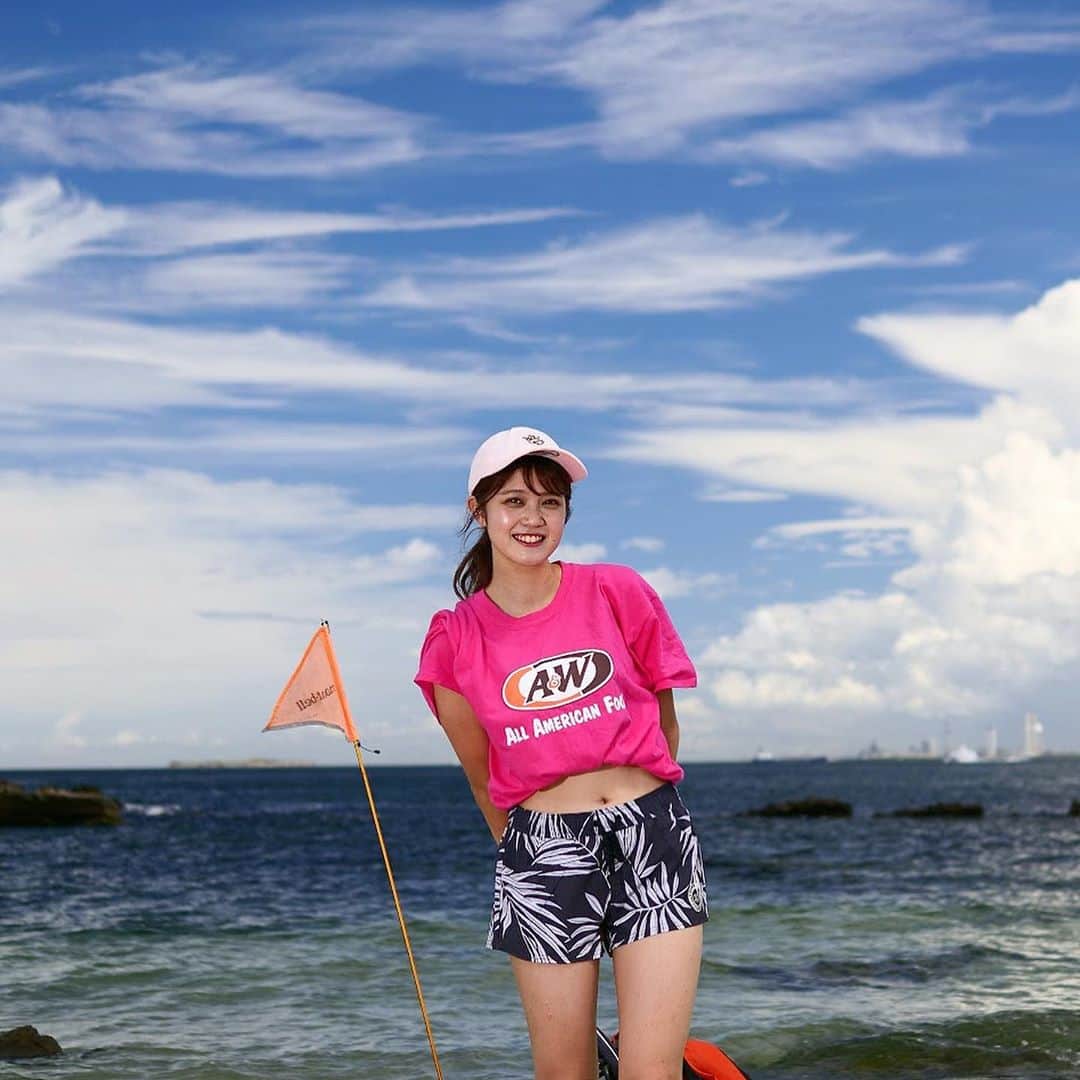 牧野莉奈さんのインスタグラム写真 - (牧野莉奈Instagram)「先日シーカヤック体験をしてきました〜⚓️💕💕 横須賀の綺麗な海の上をせっせと漕いできました🎶 本当に海が綺麗で感動しておりました😭😭 カラフルなTシャツと帽子を被ると何故か売り子っぽくなってしまいました😅🍻⚾️ とっても楽しくて夏のいい思い出になりました✨  シーカヤック：@aifuru.sano_lohaskayak ドローン撮影：@r_canera 紹介：@yokosuka_kanko 企画調整,写真：@tp6413  #海辺の暮らし #東京湾 #三浦半島 #横須賀 #lohaskayak #ロハスカヤック #シーカヤック #カヤック #ビール売り子 #売り子 #ミスコン #ミス國學院 #サロンモデル #サロンモデル募集中 #サロンモデル希望 #被写体モデル #被写体になります #海 #海デート」9月16日 20時31分 - rnpx_8