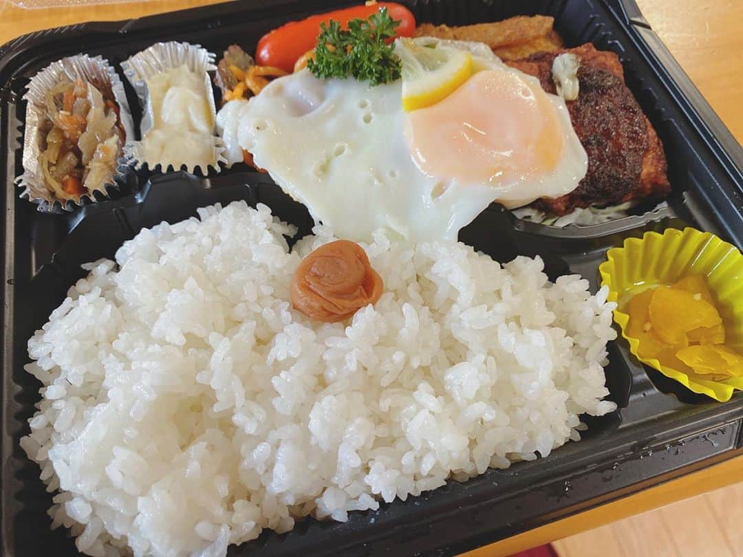 塚田詩織のインスタグラム：「#現場ごはん」