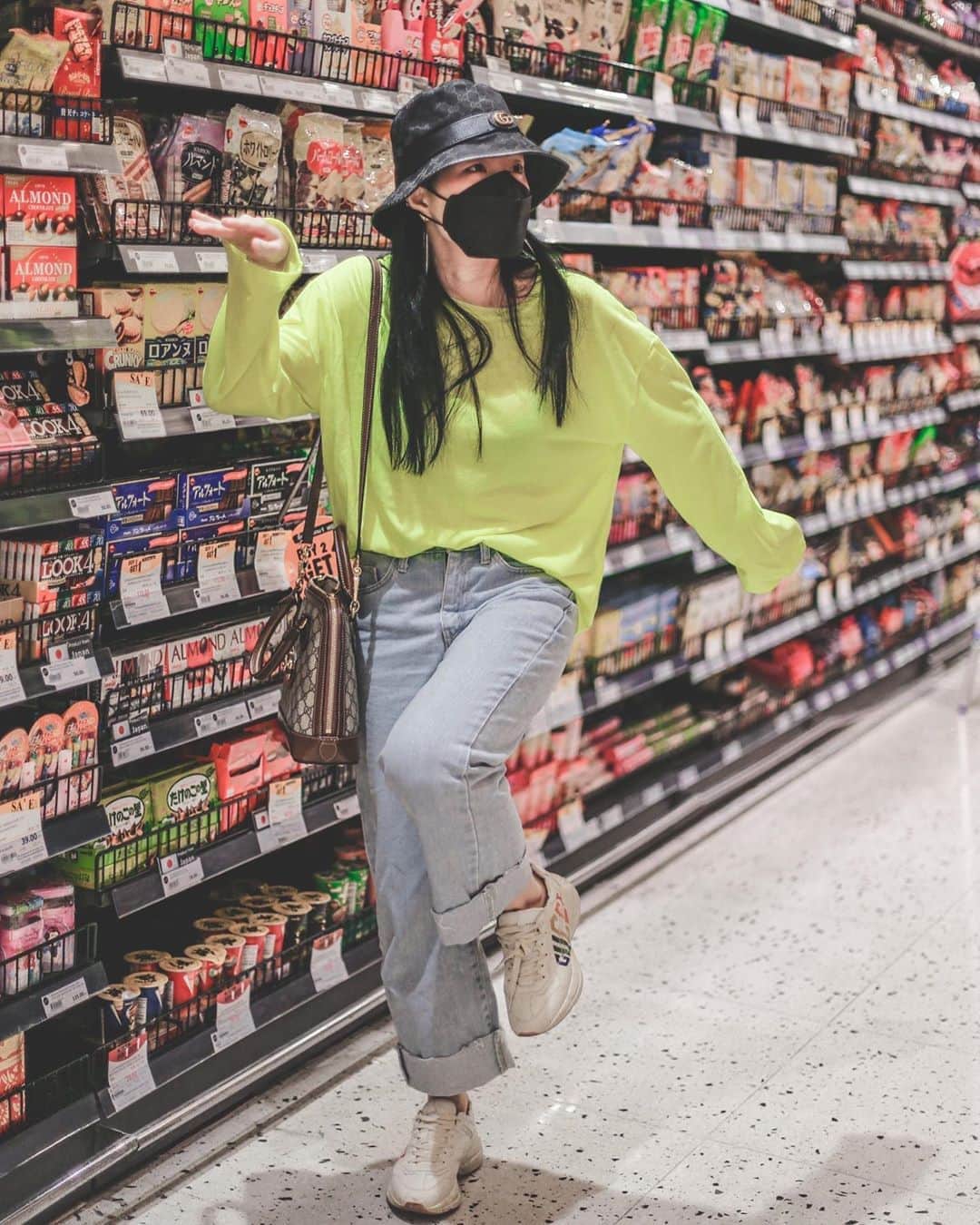 GYEON SEOのインスタグラム：「_* happy corners 🍪🍫 . . #ห้ามบอกเทรนเอนร์」