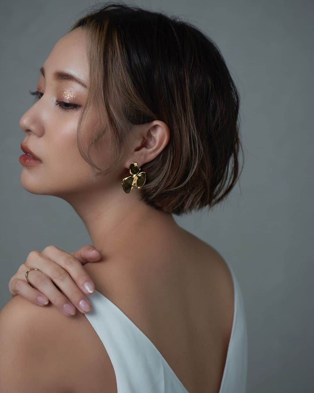 藤本奈月さんのインスタグラム写真 - (藤本奈月Instagram)「@esther_jewelry  ヴィジュアルさせて頂いてるエスターのジュエリー。 素敵なの。是非チェックを💋 . . . #esther #estherjewelry #estherjewellery #jewelry #jewellery #goldjewelry #k18 #k18jewelry #k18gold #goldring #goldearrings #earrings #ethical #ethicaljewelry #madeinjapan #k18リング #k18ピアス #エスター #エスタージュエリー #ジュエリー#ゴールドジュエリー#ゴールドリング#ゴールドピアス #ゴールドイヤリング #指輪 #ゆびわ #エシカル #エシカルジュエリー」9月16日 20時47分 - natsuki_n2k