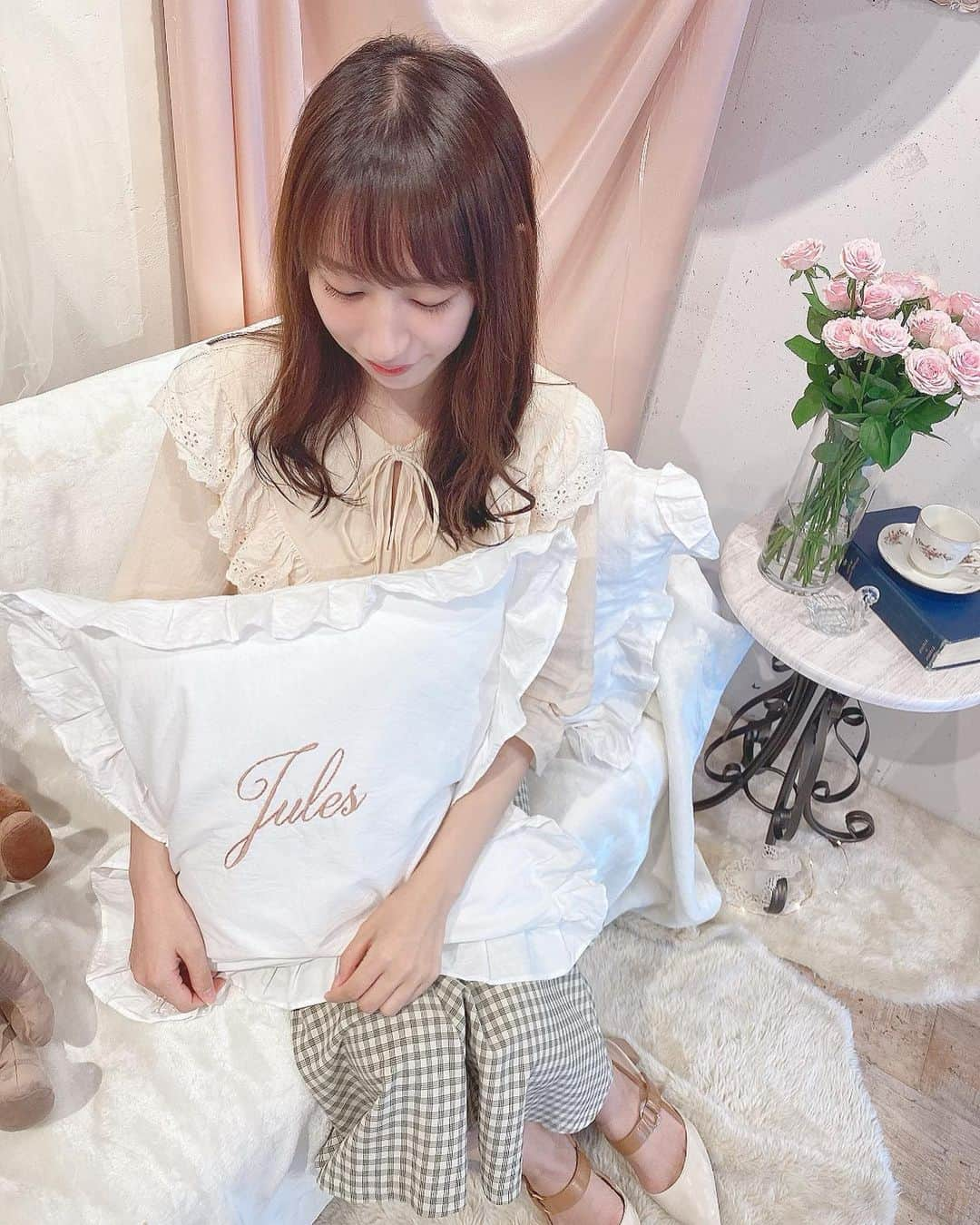 やっこさんのインスタグラム写真 - (やっこInstagram)「🧸﻿ ﻿ ﻿ ﻿ ﻿ ﻿ ﻿ ﻿ まぁむとFi.nt @fi.n.t_official さんの展示会へ💐﻿ ﻿ 久しぶりの展示会だったんだけど﻿ 今回もかわいかった〜🥺﻿ ﻿ レースがかわいいトップスを注文しました！﻿ 届いたら載せるね！﻿ ﻿ ﻿ ﻿ 帰りにまぁむとパンケーキたべて﻿ 超超しあわせでした🥞💭﻿ ﻿ ﻿ ﻿ ﻿ ﻿ ﻿ #やっこ #まぁむ #フィント #fint #ananotherangelus #展示会 #冬服 #コートあった #まだ夏だよう #でも秋服だいすき #秋はよ﻿ #ここのタグいつも途中で飽きる」9月16日 20時48分 - yakko928