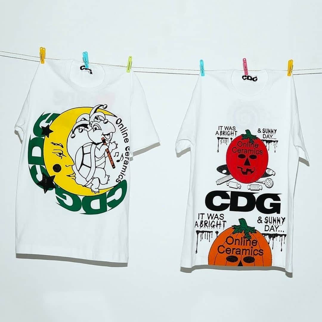 HYPEBEASTさんのインスタグラム写真 - (HYPEBEASTInstagram)「@hypebeaststyle: @cdgcdgcdg and @onlineceramics have come together for a set of Halloween-themed T-shirts. Emblazoned with spooky illustrations and branding set over a white base, the first T-shirt is detailed with a motif of a turtle dressed as a jester, walking on a yellow half-moon, while the other features red and orange jack-o’-lanterns, juxtaposed next to the words “IT WAS A BRIGHT AND SUNNY DAY.” Both options are available now on CDG’s website.⁠ Photo: COMME des GARÇONS」9月16日 20時50分 - hypebeast