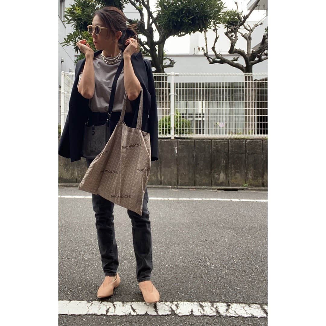 高橋志津奈さんのインスタグラム写真 - (高橋志津奈Instagram)「この時期カーディガン代わりのジャケットが活躍！ . @verystore_jp で販売中の　@norc.jp bythelineのジャケットは黒にシルバーボタン。　@stylist_kumisaito_ のこだわりが詰まったジャケットはこの秋活躍しそう！ . #shizunascoordinate」9月16日 21時04分 - shizunan