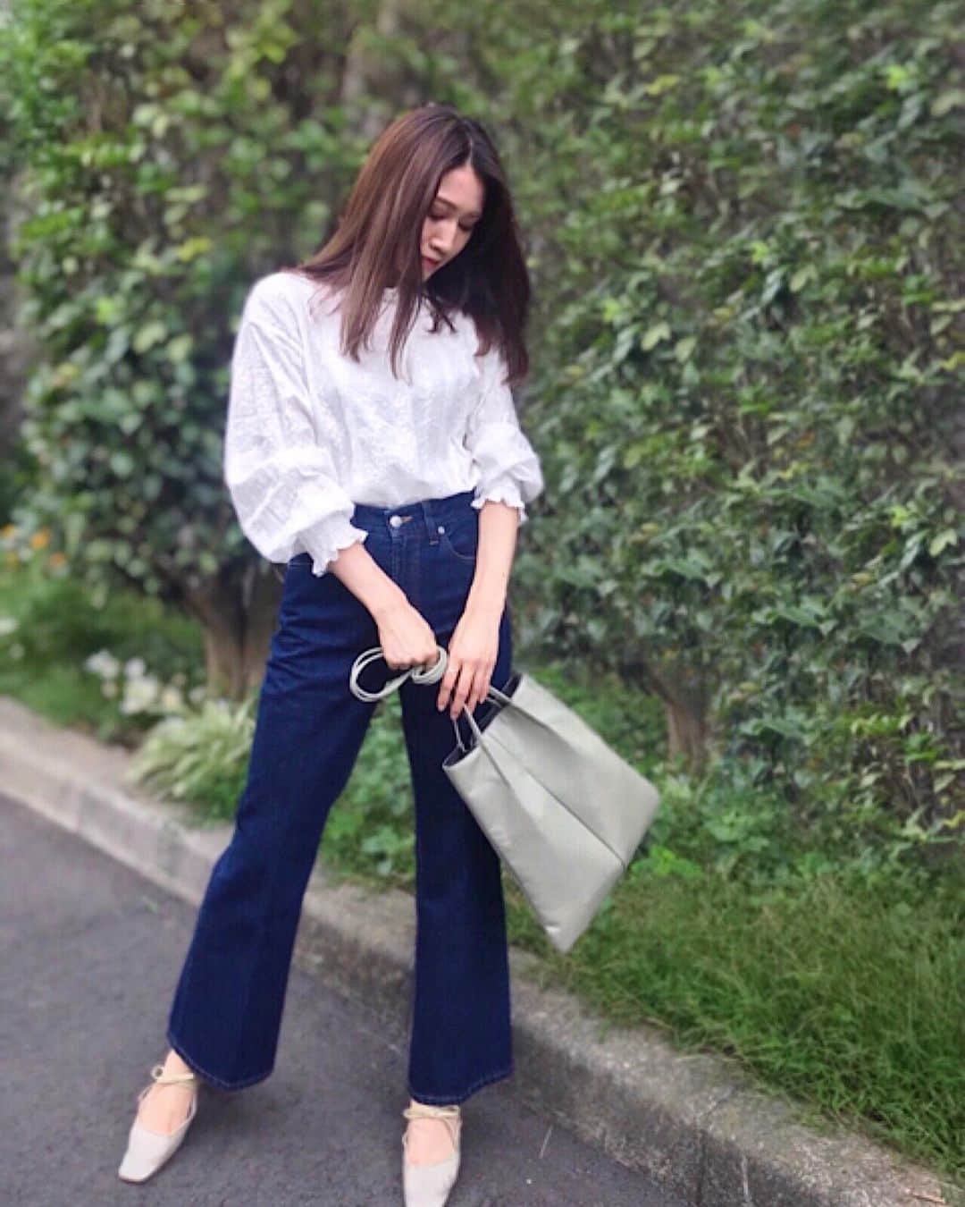 後藤夕貴のインスタグラム：「🌿 ㅤ きのうの #ゆき_code 最近ママカメラの腕が上がってきてる🤳 ＿＿＿＿＿＿＿ #カジュアルコーデ  #157cm #デニムコーデ #美人百花 #読モ」