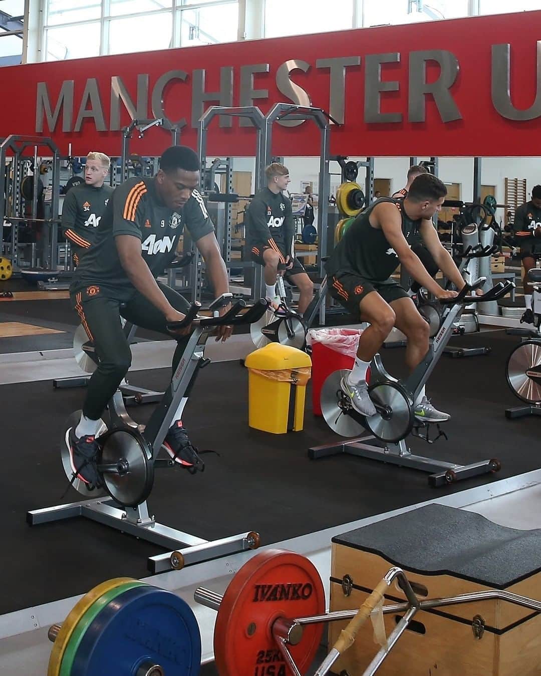 マンチェスター・ユナイテッドさんのインスタグラム写真 - (マンチェスター・ユナイテッドInstagram)「Getting the legs going 🚲⏩ #MUFC」9月16日 21時00分 - manchesterunited