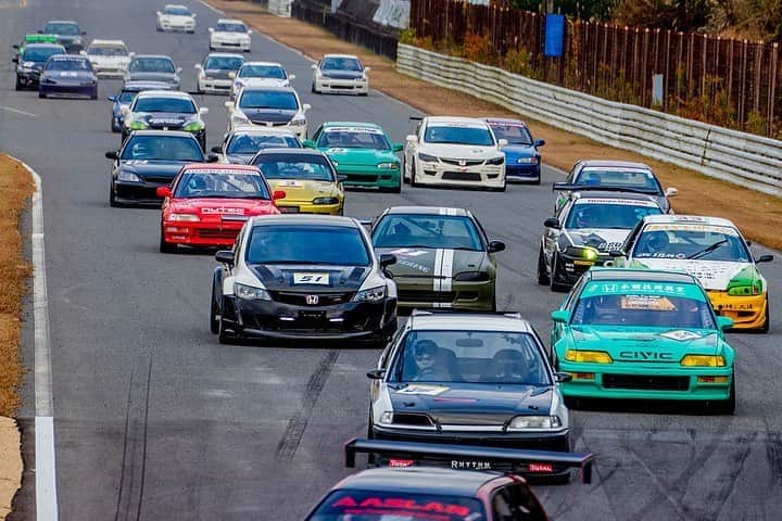 のインスタグラム：「_ ASLAN presents "HONDA ONE MAKE RACE" at Central Circuit on Nov-17 2019 _ _ Shot on 17-Nov 2019 "HONDA ONE MAKE RACE" organized by @aslan_inc_japan at Central Circuit (Hyogo, Japan) _ photo: @mistbahn _ _ JP) 2019年11月17日、セントラルサーキットで開催されたアスランさん( @aslan_inc_japan )主催の「ホンダ・ワンメイク・レース」にて撮影。 _ _ #hondaonemakerace #aslan #アスラン #aslan_inc_japan #centralcircuit #セントラルサーキット #honda #civic #hondacivic #ホンダシビック #シビック #ek9 #eg6 #ef9 #fd2 #hondaintegra #dc5 #itr #インテグラ #ホンダインテグラ #integra #osakajdm #kanjo #kanjostyle #kanjoracer #kanjozoku #timeattack #timeattackjapan #trackcar #hondasontrack」