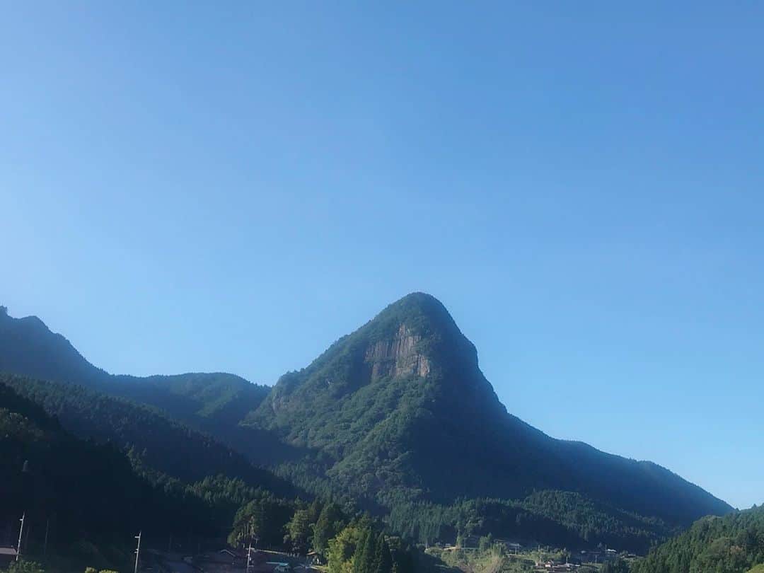 吉田桃華さんのインスタグラム写真 - (吉田桃華Instagram)「いつ見ても格好良いなあ⛰ #曽爾村 #鎧岳 #山」9月16日 21時03分 - momokayoshida_