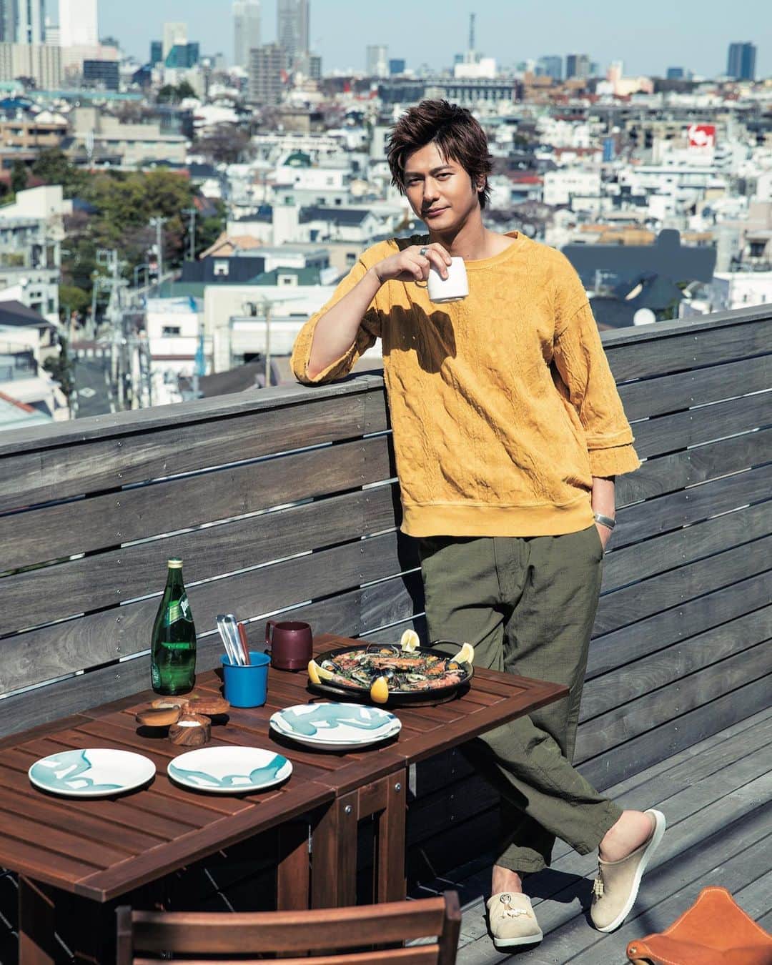 のインスタグラム：「Fine 速水もこみち　服食 イカ墨とエビとムール貝のパエリア  #fine#fashion#服食#速水もこみち #paella#🦑#🦐#🦪#🥘」