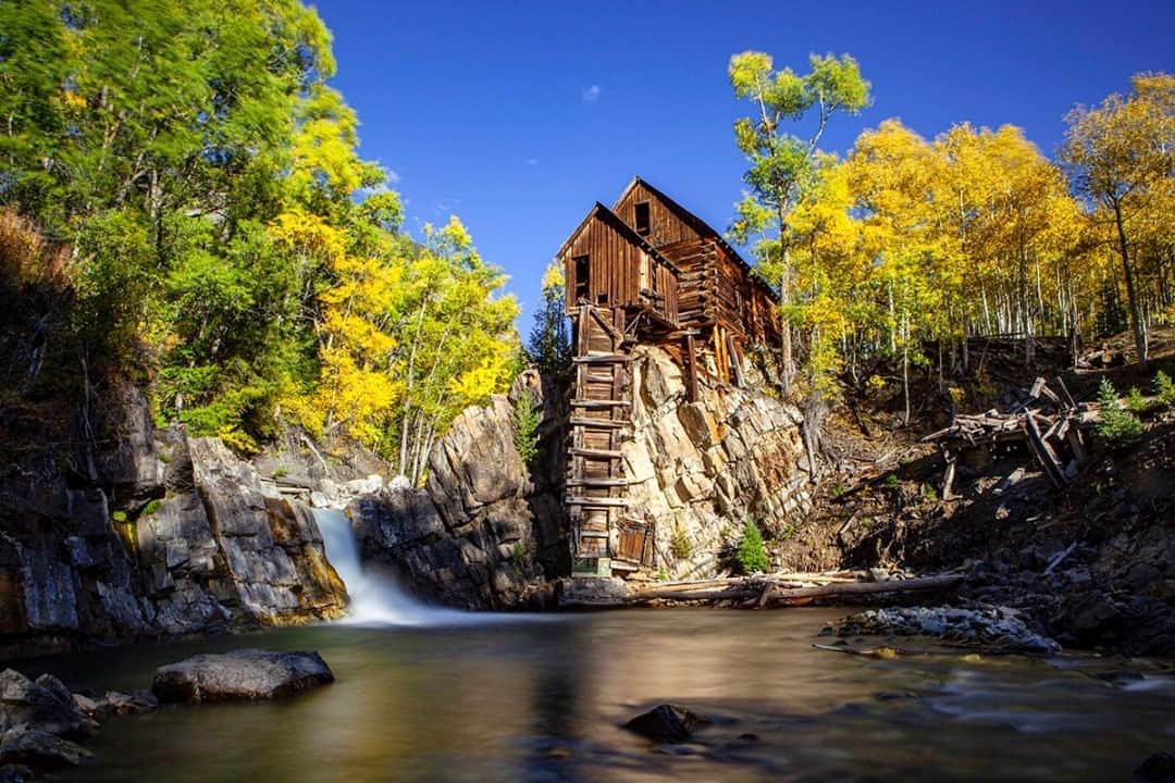 National Geographic Travelさんのインスタグラム写真 - (National Geographic TravelInstagram)「Photo by Matt Borowick @mborowick  Nestled into the countryside along the Crystal River in Crystal, Colorado, is an abandoned wooden powerhouse from the late 1800s. Only accessible with a 4x4 vehicle, the dangerously curvy and narrow road to get there should only be attempted by those who know what they are doing. Follow @mborowick for more pictures like this. #history #architecture #adventure #abandoned #colorado」9月16日 21時08分 - natgeotravel