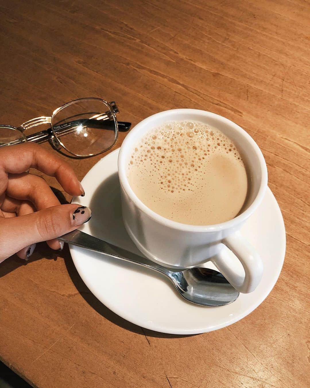 Julia Castroさんのインスタグラム写真 - (Julia CastroInstagram)「ホットドリンクを飲める季節が来るとうきうきするね🧡 ミルクティーが大好きなんだ。 (特にロイヤルミルクティー) 今年の秋冬も沢山のカフェにお世話になります☕️ . #hotdrink #drink #milktea #royalmilktea  #tea #hottea #cafe #numberA #tokyo #autumn #fall  #autumnphotography  #fallphotography  #coffee #myfavorite  #ミルクティー #紅茶 #ロイヤルミルクティー #ホットドリンク #カフェ #カフェ巡り #秋 #秋色 #ラテカラー #写真  #julistagram」9月16日 21時11分 - julia.c.0209