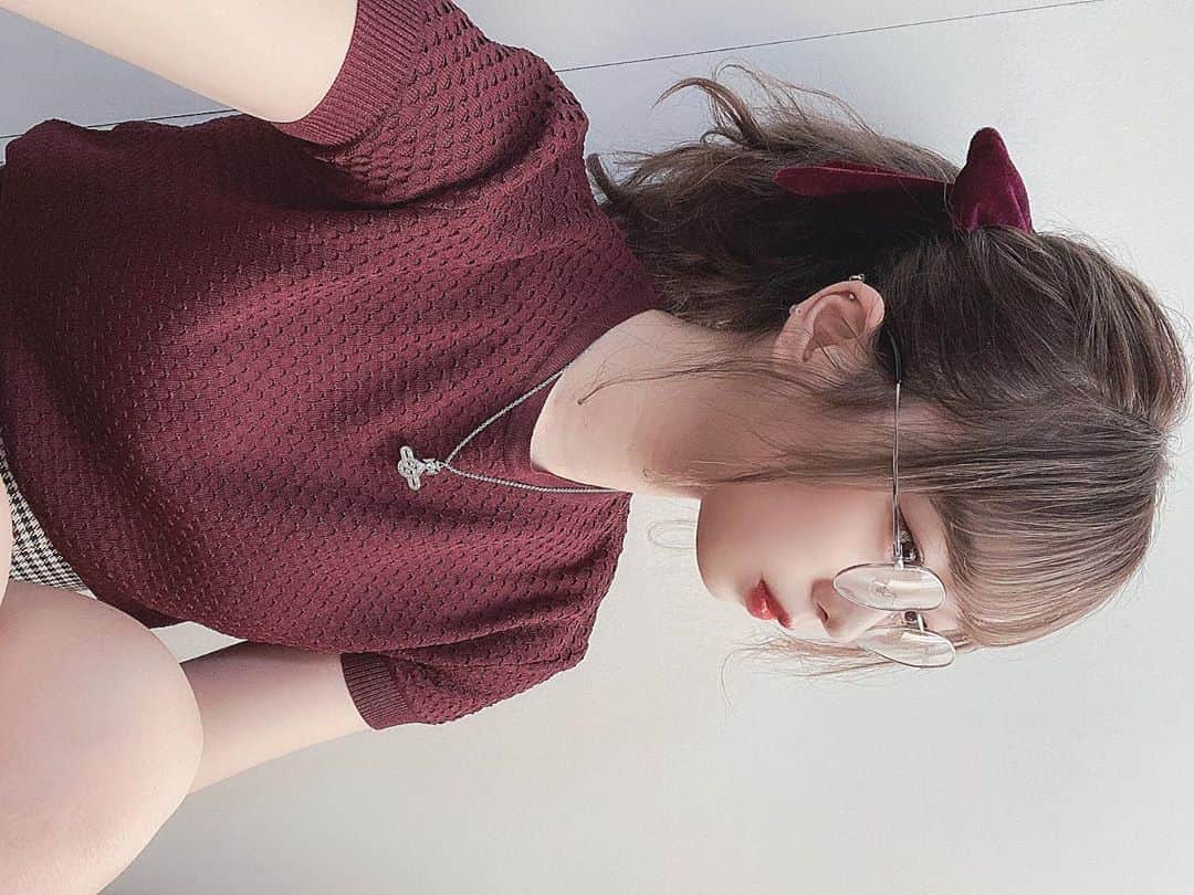 のインスタグラム：「🍂🤎  #viviennewestwood #zaza #Instagram #fllow #fllowme #秋服　#ポニーテール  #リボン」