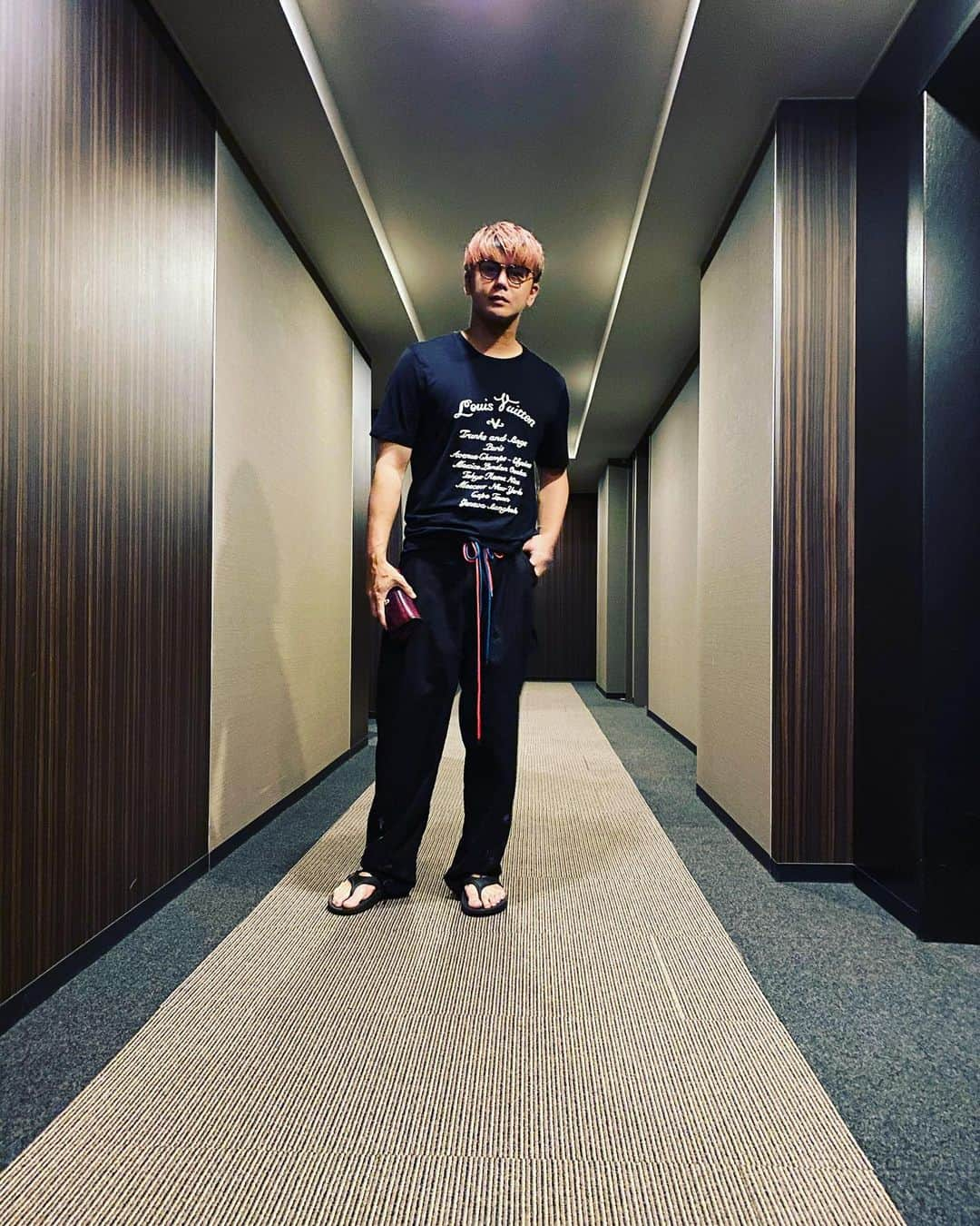 山田親太朗さんのインスタグラム写真 - (山田親太朗Instagram)「👕👖👓 @tomford  @louisvuitton  @glamb_official  @oofos   #山田服」9月16日 21時16分 - shintaro.y