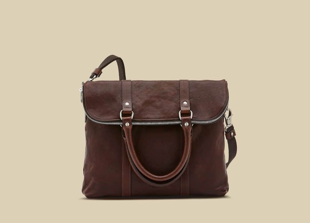 のインスタグラム：「Simple yet sophisticated, from work to a weekend away.  ☆ #ilbisonte #menaccessories #madeinitaly」