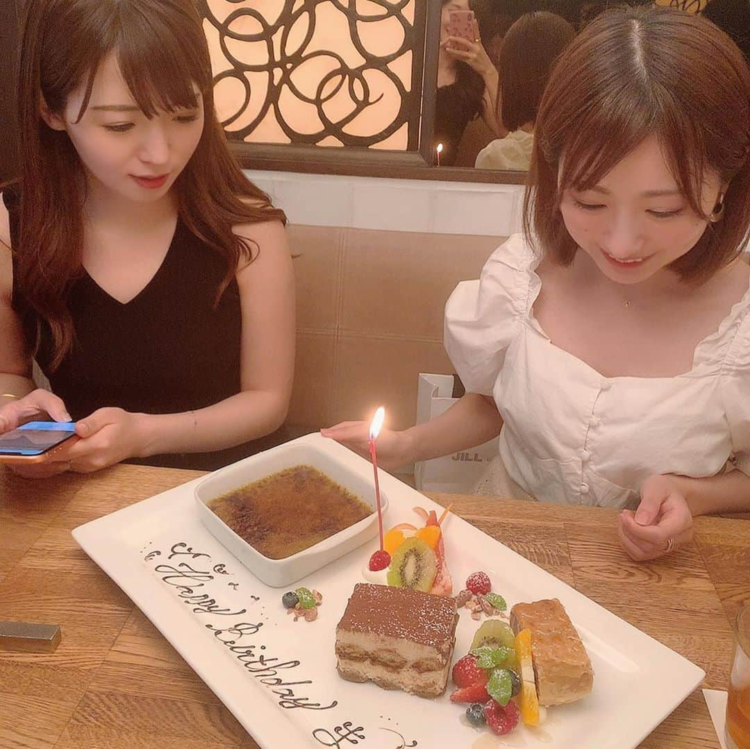 小桃音まいさんのインスタグラム写真 - (小桃音まいInstagram)「🎂. . だいぶ前ですが、、. もっさんとりなちゃんにお誕生日を. お祝いしてもらいました😭💓. . ランチを食べ終わったら. かわいいプレートが出てきて、、. . 感動してたらプレートの文字が…😂💓. . そんな2人がだいすき🥰🥰🥰. ほんとうにしあわせです〜. . .」9月16日 21時22分 - kotonemai0824