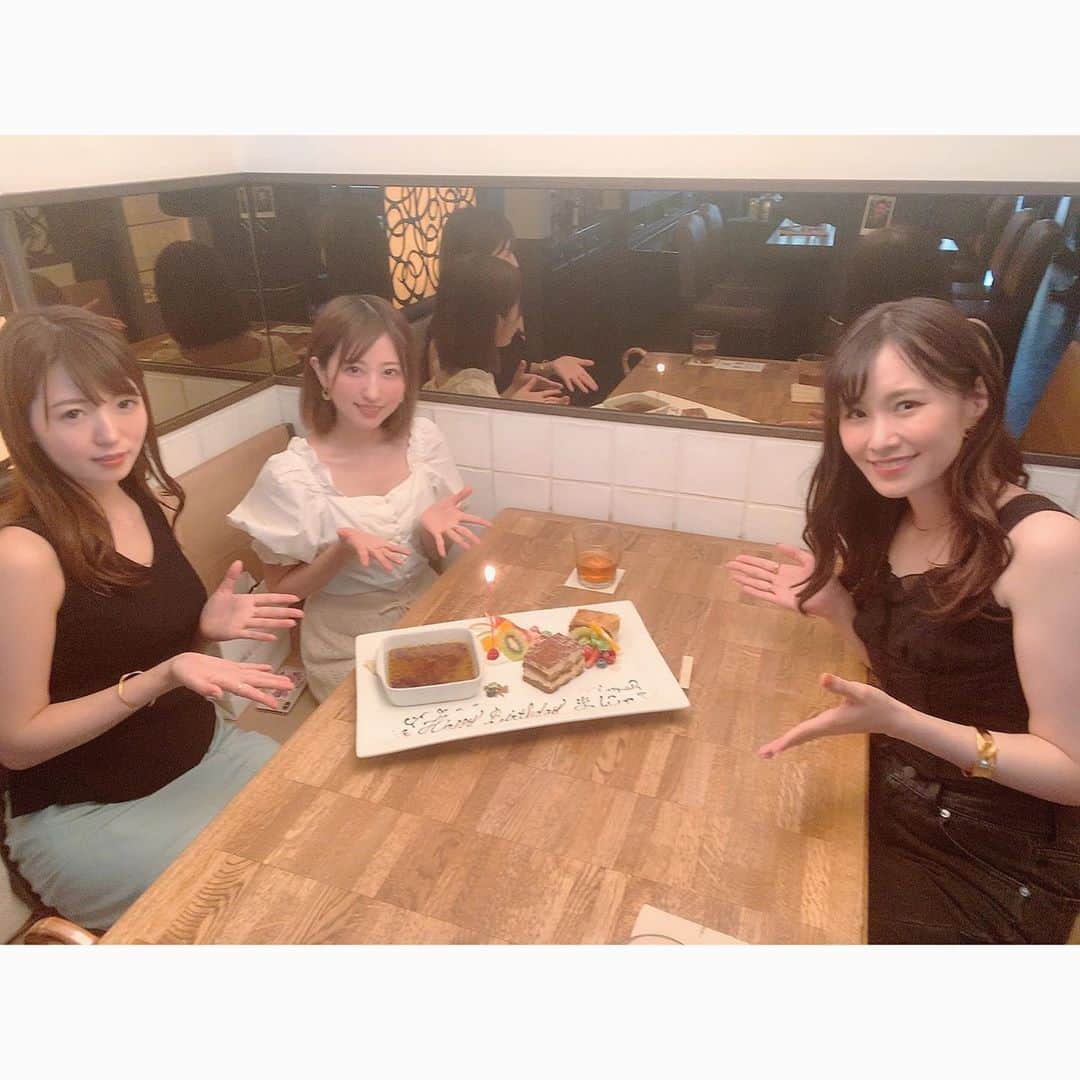 小桃音まいのインスタグラム：「🎂. . だいぶ前ですが、、. もっさんとりなちゃんにお誕生日を. お祝いしてもらいました😭💓. . ランチを食べ終わったら. かわいいプレートが出てきて、、. . 感動してたらプレートの文字が…😂💓. . そんな2人がだいすき🥰🥰🥰. ほんとうにしあわせです〜. . .」