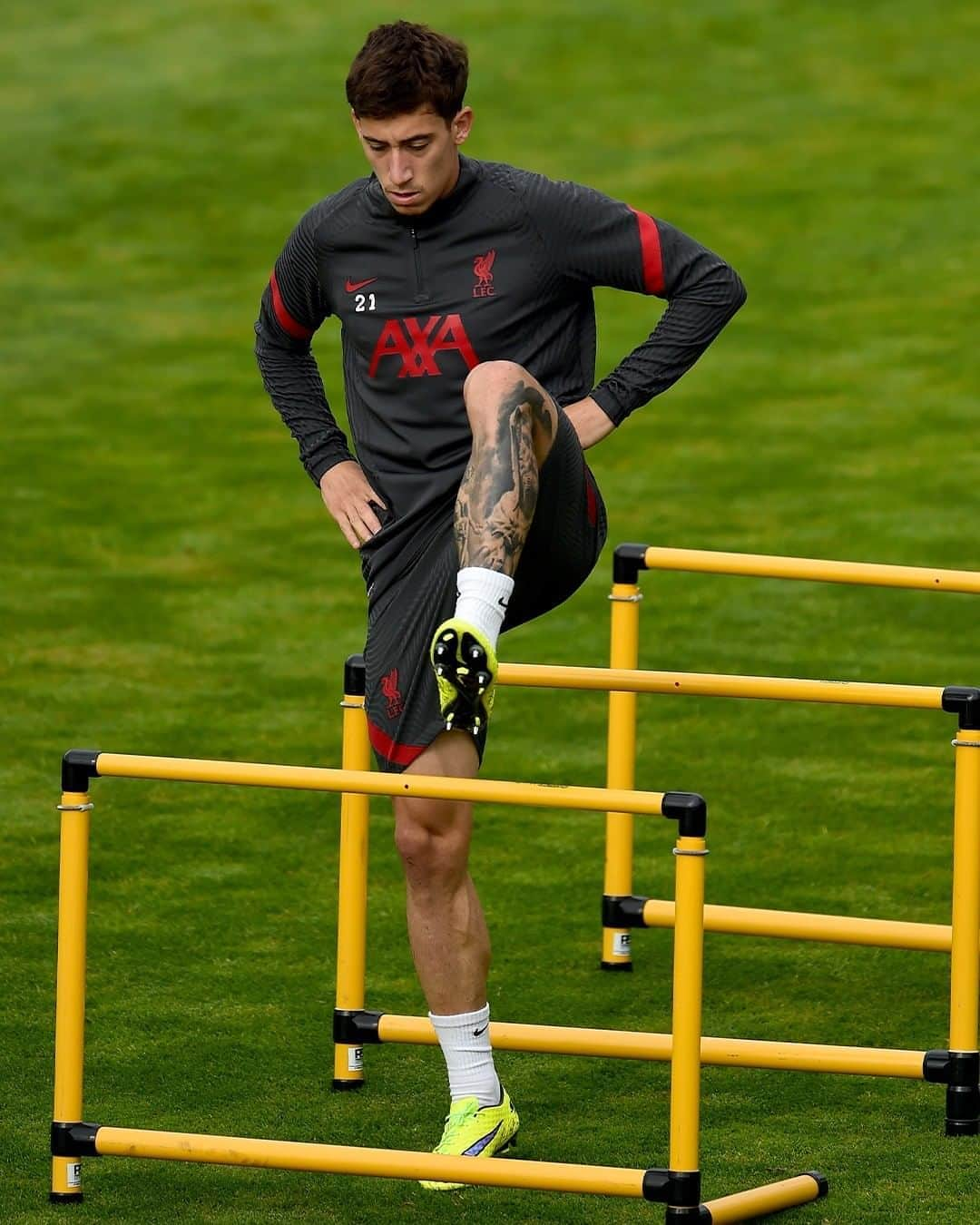 リヴァプールFCさんのインスタグラム写真 - (リヴァプールFCInstagram)「A sunny session at Melwood 🤩☀ #LFC #LiverpoolFC #Liverpool #Training」9月16日 21時24分 - liverpoolfc