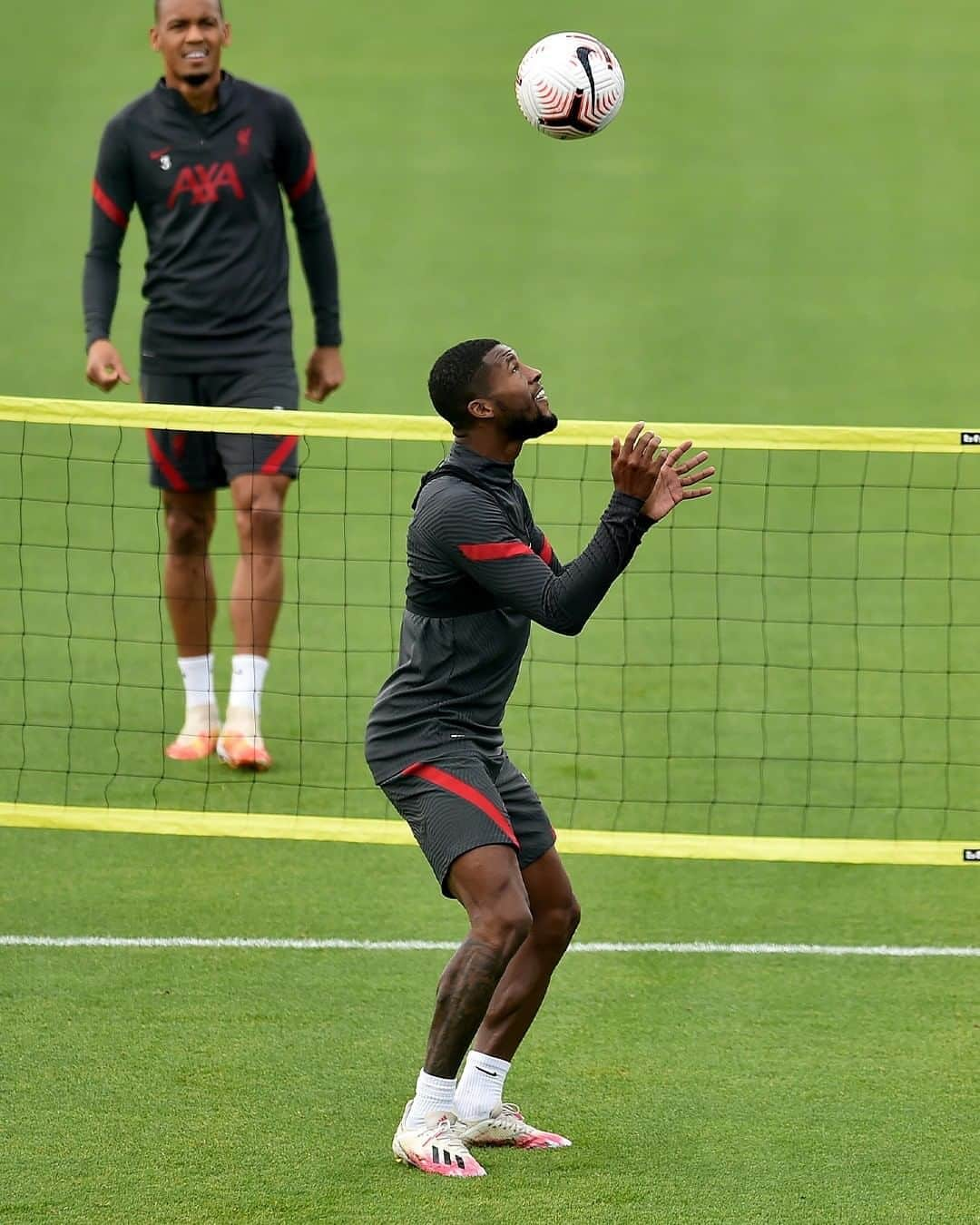 リヴァプールFCさんのインスタグラム写真 - (リヴァプールFCInstagram)「A sunny session at Melwood 🤩☀ #LFC #LiverpoolFC #Liverpool #Training」9月16日 21時24分 - liverpoolfc